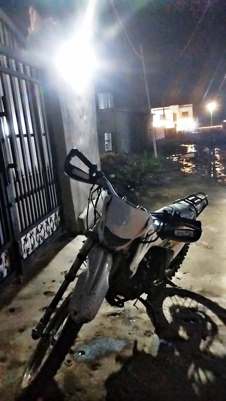 السلام عليكم موطور كاويار موديل ٢٠٢٣ ماطور محرك ٢٠٠ ما ناقصو شي شغل ومش السعر ٦٥٠ وبي مجال ويرهم مراوس حسب القناعه مكاني كياره رقمي ***********
