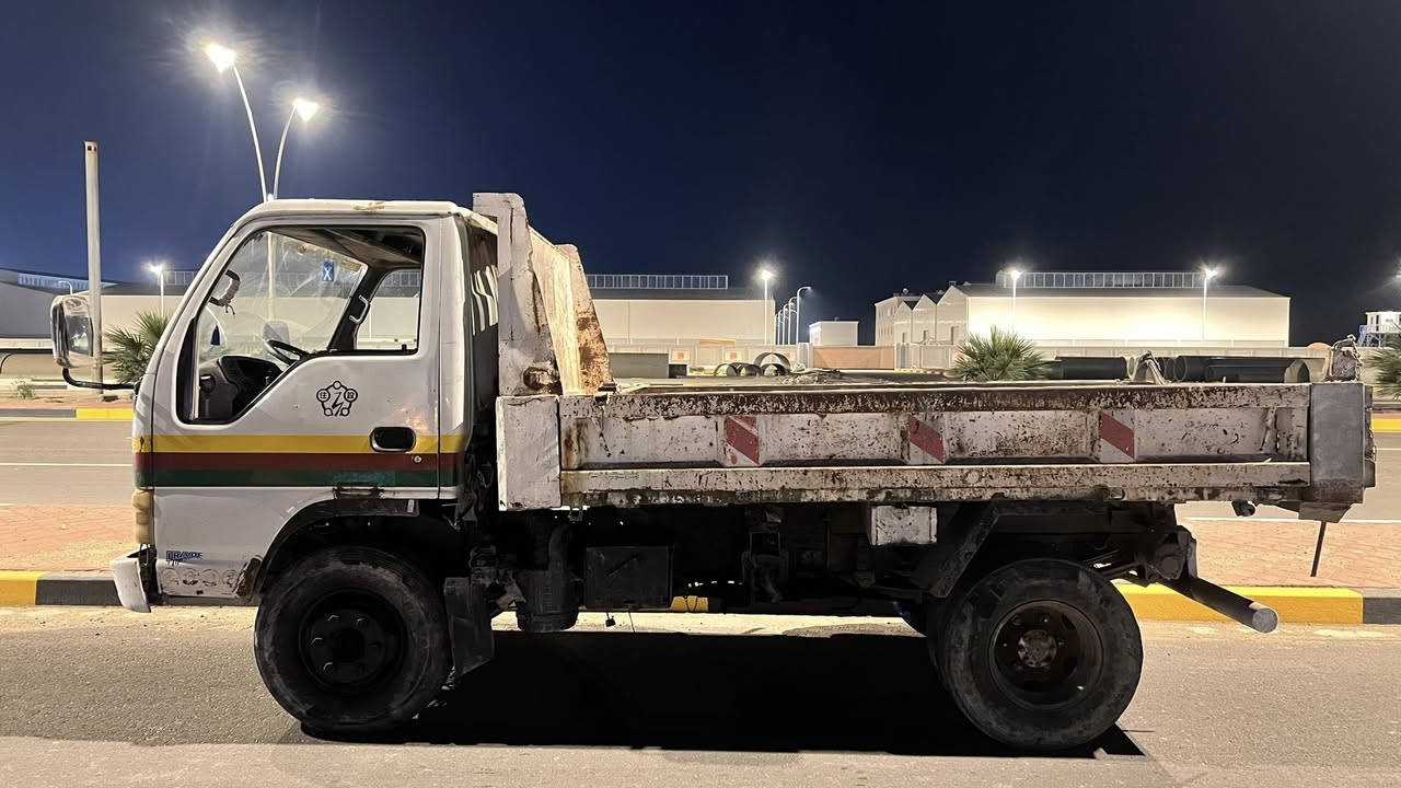 سياره ازوزه قلاب موديل 2000 مكينه جبيره مال كابسه كير كفاله سنويه صاقطه تحويل مباشر بيهه خط بلديه مليون وخمسين تريدهه بدون خط عادي عوزهه حداده فقط لسعر 60وبيهه مجال عنوان بصره ***********
