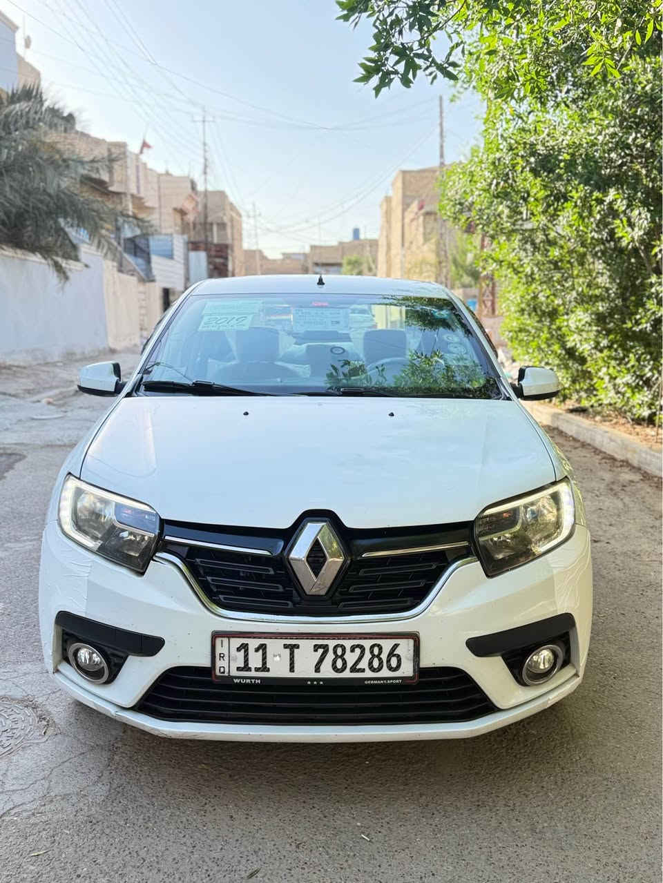 سلام عليكم      سعر ب71 وبيه مجال 
رينو سنمبل 2019 
خليجي كفاله عدى البنيد فقط بس صبغ الشفه مالته 
السياره جاهزه من كول النواحي من ناحيه الكير والمحرك والصدر والتبريد والتراي كوله شرط الزيرو  السياره حتى مدوشمه دوشمه كامله وحتى لايلون السياره فول  مواصفات وكامله مكمله مابيه نقص السياره تخم تاير ويل كب جديد 🆕 ورقم بغداد الجديد هزه ورقم جديدات وباسمي السياره مابيه اي نقص السياره كامله  من كولشي السياره كفاله لغود وشواصي والكير والمحرك 
تبريد ثلاجه السياره مابيه اي نقص يعني كبل تجي تشغل وتتوكل على الله السياره مكانه بغداد المشتل وسعره ب71 وبيه مجال حك الجيه والعمله  
*********** اخوكم مؤمل حسين Colombo, Sri Lanka
