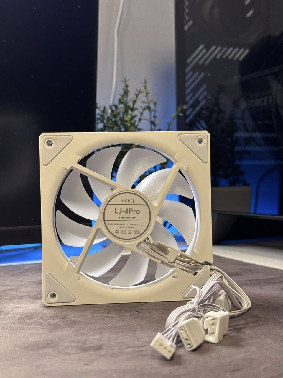 السلام عليكم
فانات لون ابيض RGB سعر القطعة 10 الف
متوفر 6 قطع واذا كلهن شلع ب50 
متوفر توصيل لكل محافظات العراق ***********
