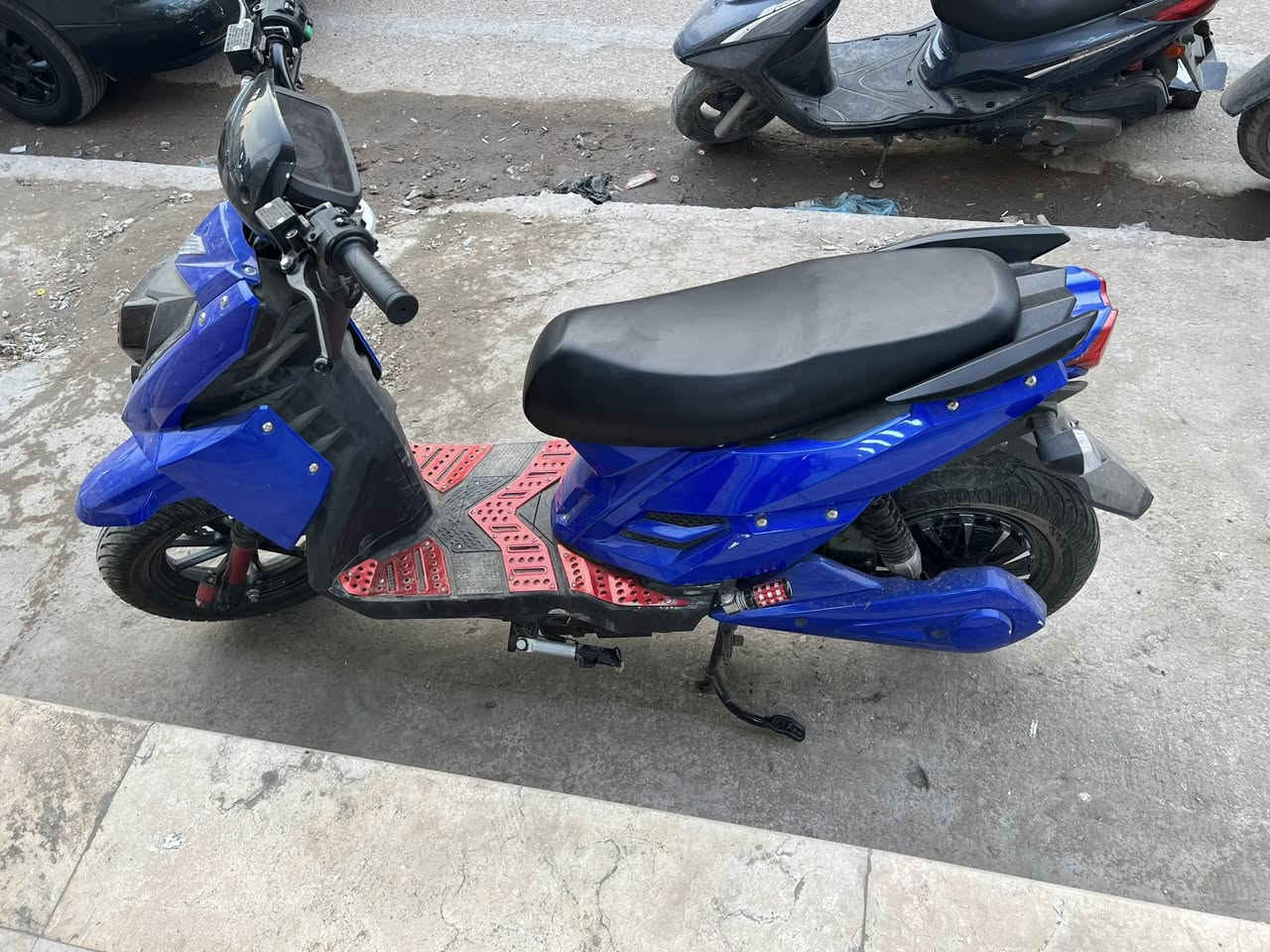 السلام عليكم دراجه شحن جديده صاله شهر من ماخذها  شحن خير من الله سرعه ٧٠حقيقي تلث سرعات مابيها نقص برغي للبيع بمليون وبيه مجال بصيط كلش مكاني شعب سوك شلال ***********
