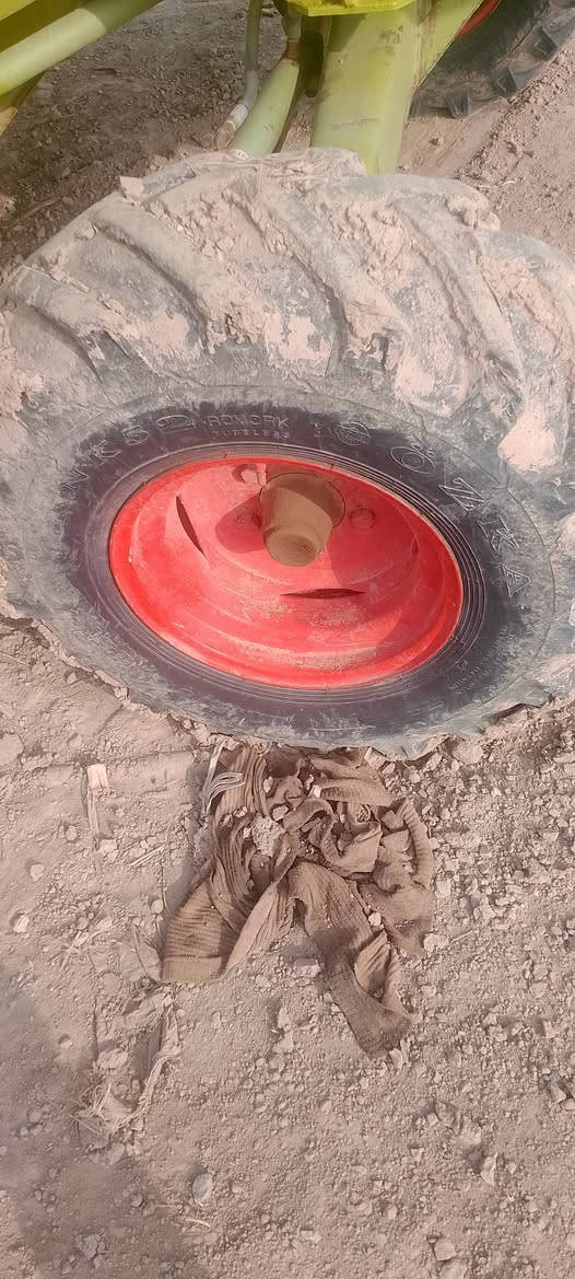 سلام عليكم تأيرات  للبيع مال حاصوده كلاس للبيع حجم 15تايرات جدد ستفسار ***********
