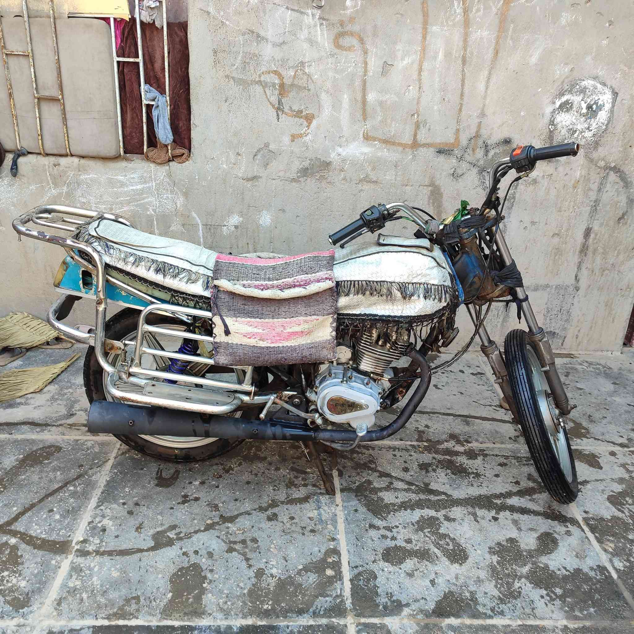 السعر 120قفل فيوم اوراق اصولي مكينة شغاله ما بي شي شاصي مكفول. (كهربائيات ما بيهه) (ويل خلفي كايم بولبرن)رحت للمصلح تبديل ويل  (ما تمشي يكض الويل) السعر 120وبيه مجال حك الجية فقط الشراي يراسل خاص او يتصل ***********
