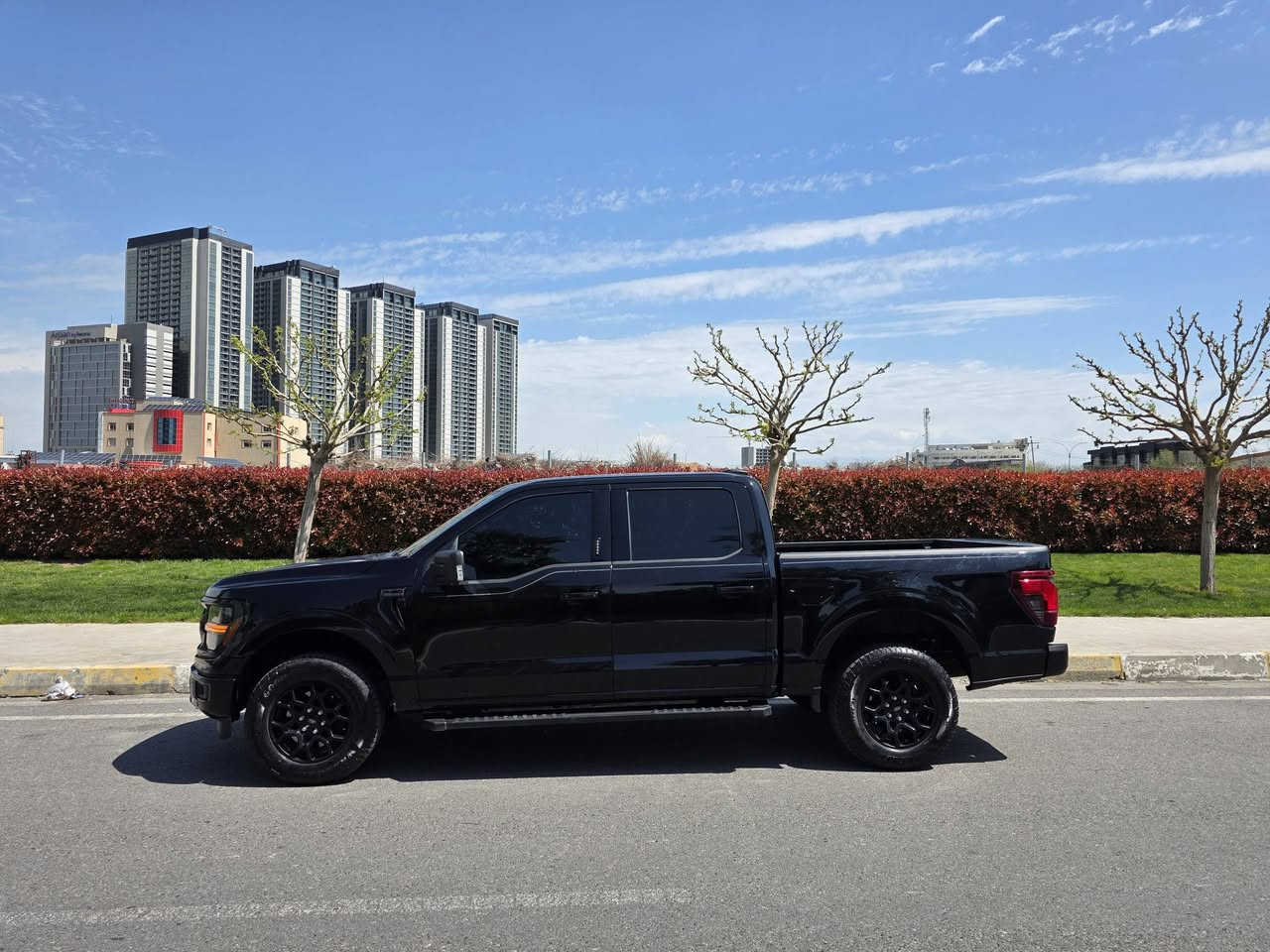 #f150للبيع
2024 XlT (fx4)
V6 3.5 turbo 

السعر: 355$$ 

ماشيه: 14000 mi
دبل أكسل(4x4)
قفل اكسل
٦ سلندر
كيجات دجتال
كشنات امامي هيتر
كشنات امامي تحكم كهرباء
سلم خلفي
كير طرح
كير ١٠ نمر
شاشة جبيرة
كاميرات ٣٦٠ درجة 
حساسات امامي خلفي
اشاير بل مري
نقطة عمياء
تشغيل عن بعد 
رادار امامي+ خلفي
مرايات هيتر 
باب طويل بدي قصير (المرغوب)
كير و محرك و أكسل حدادية كلة بشرط

 ٢ جاملغ امامي صبغ
بدون ارباك بدون دواخل بدون شاصي

مكان سيارة أربيل
للاستفسار: ***********
فقط بيع بدون مراوس
