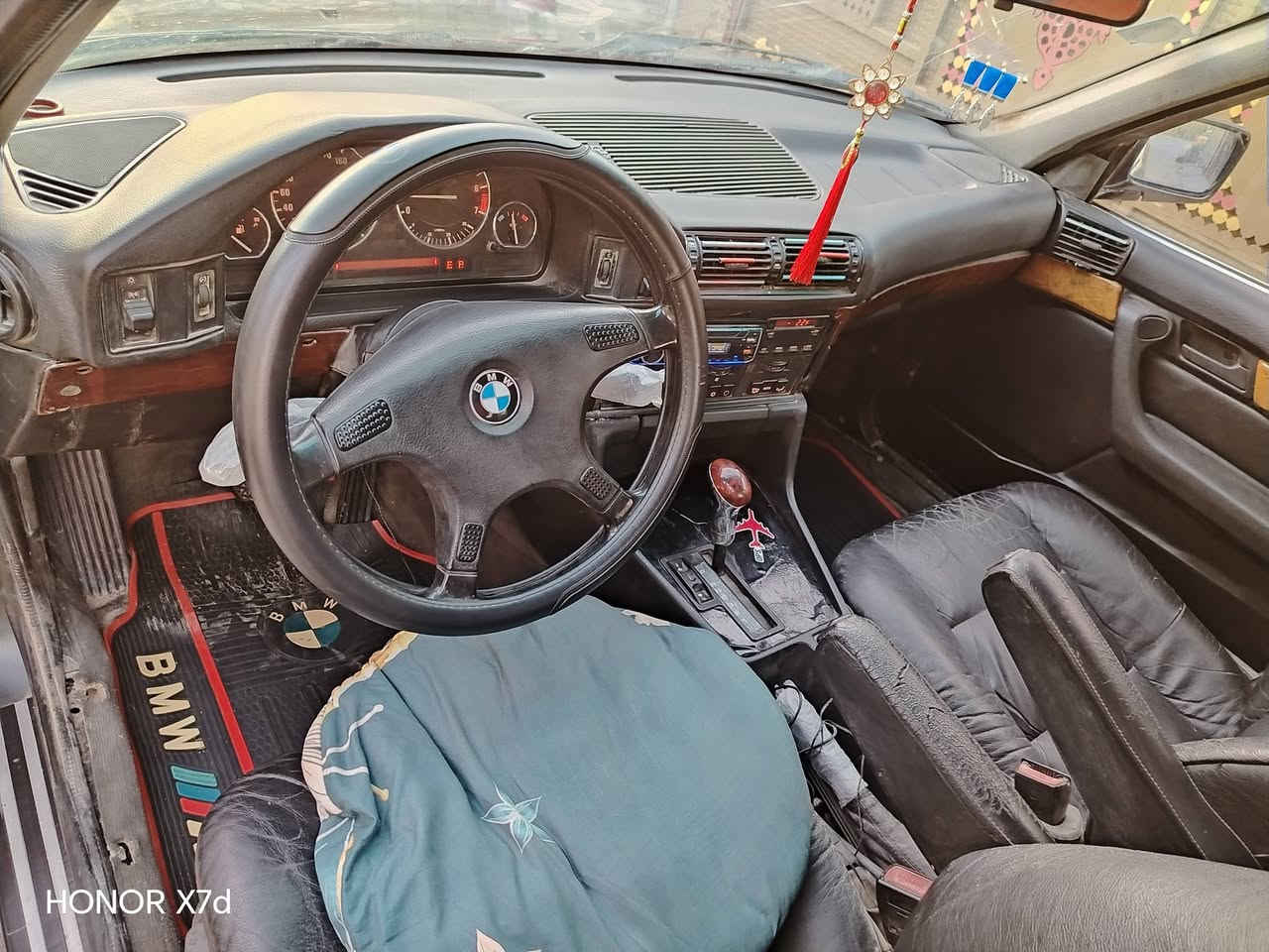 سلام عليكم بي ام ٥٣٥ سيارة جاهزة كير اوتو مكينة مال حوية ضفيرة بلدي بجم عريض دعمية مال M تخم زنون مصبوغة عام لجمالية أثر جراد فقط تخم تاير جديد السياره مال جناي جهزة على اخر حباية تبريد ثلج ❄️ وية لسويج كهربائي كلهة شغالة السياره سعره ٥٠ وبيهة مجال رقم *********** متواجد بي وتساب
