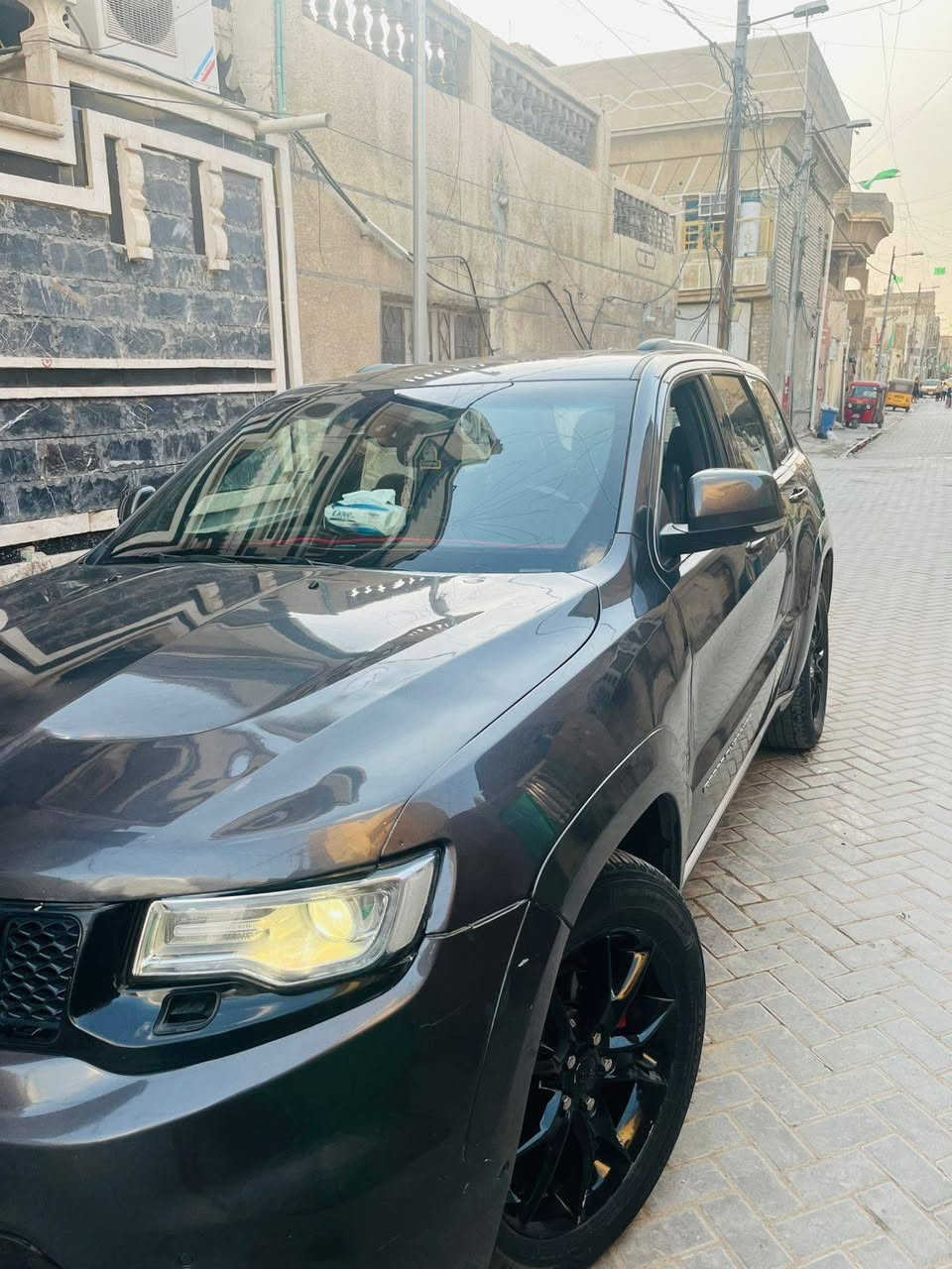 سلام عليكم جيب لاريدو موديل 19 نوع سوميت فول مواصفات مكانهه بغداد م الصدر  الاستفسار ***********
