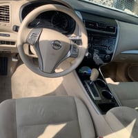 نيسان التما موديل 2014 سياره بيها كلير قطعتين  وقطعه وحده صبغ  سياره م...