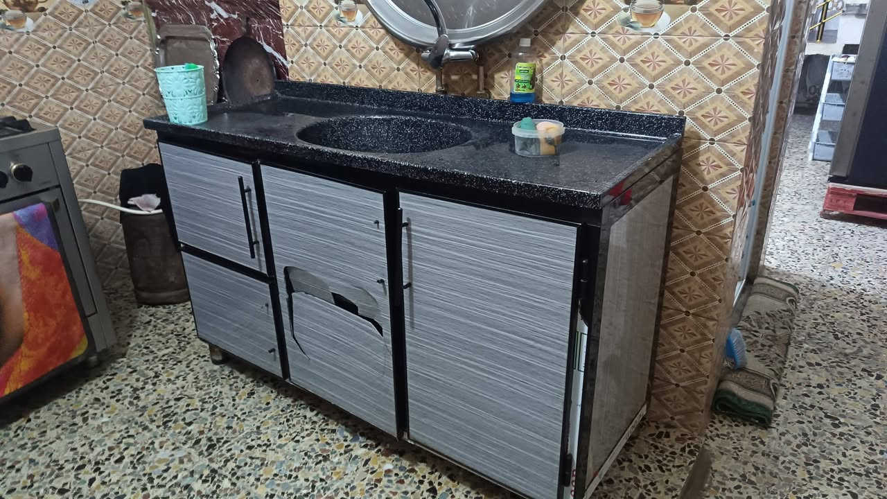 سلام عليكم كونتر البيع هو والسنك قفله 250بدون سنك 200عنوان بغداد حي ور الرقم ***********وتساب
