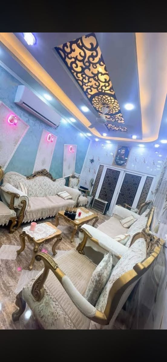 بيت للبيع 100م طابق واحد(كاع محمد حلوه  نهاية الجاير قرب أسواق فطرس قرب حولي المشاية مال مستشفى الكفيل يبعد عن الحرم كيلو ونص تقريبا مشي نصف ساعة بالسيارة ٥ دقايق منطقة سكنية متكاملة من كلشي تبليط مجاري كلشي متوفر سند ٢٥ قرار محكمة مكاتبة من صاحب الأرض مباشرتا  بناء طابوك جمهوري يتكون الدار من غرفتين نوم وصاله واستقبال ومطبخ وصحيات عدد 2 
سعر الدار 105وقابل للتفاوض *********** واتساب
***********
#كربلاء_مدينة_العشق_والعاشقين#البصره_بغداد_العماره_ناصريه_بابل_ثوره
اخوان فقط بيع لا رهن ولا ايجار...
