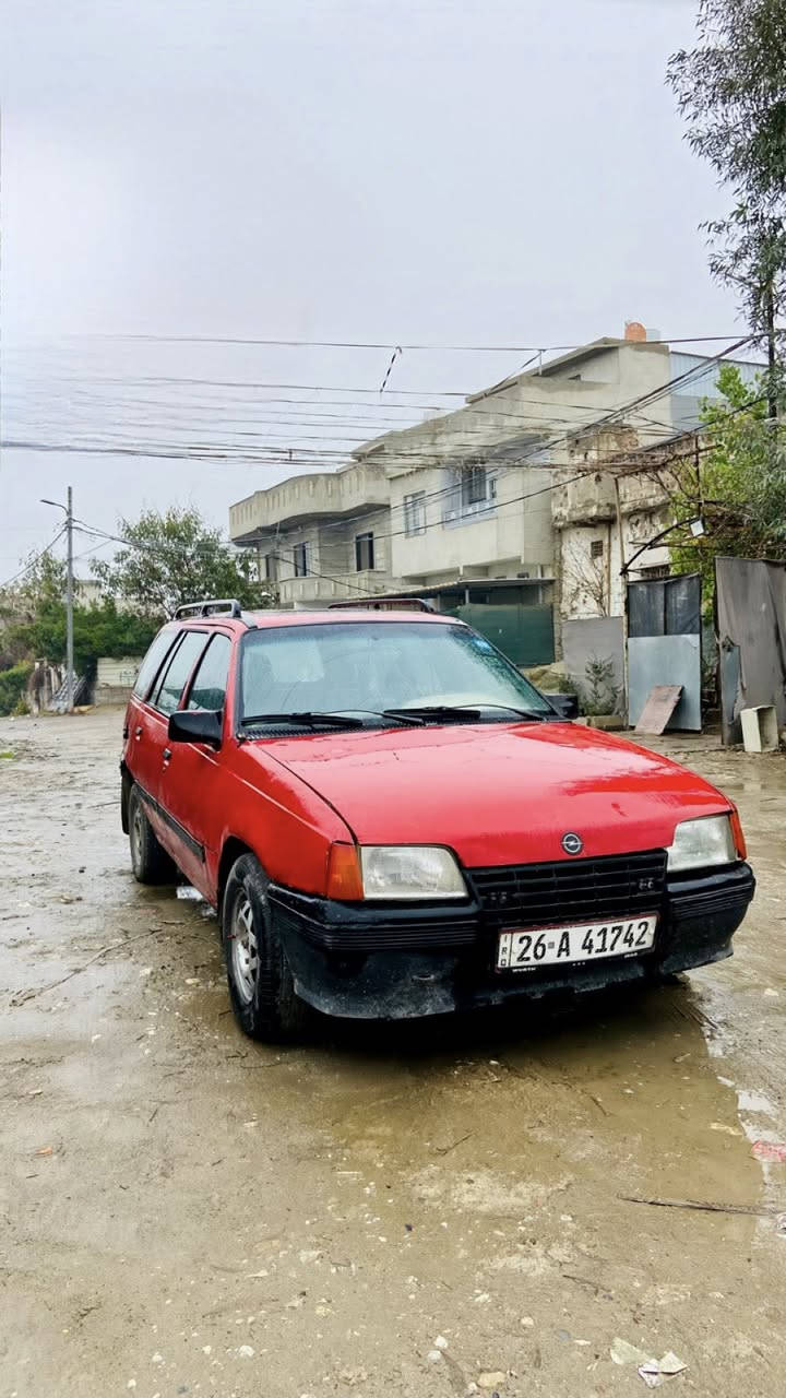 السلام وعليكم من رخصة مدير الأكروب                                                      

سيارة كاديت موديل 1990 
رقم صلاح الدين الجديد انكليزي هزه جديدة كابون بانزين محرك وكير شرط والسيارة جاهزه وكلشي ماتصرف عليها كدام العين والشرعي بلموصل شرط التحويل السعر 20 ورقه وبيها مجال قليل 

وعنون السيارة موصل الايمن 
الرقم 
***********
***********
