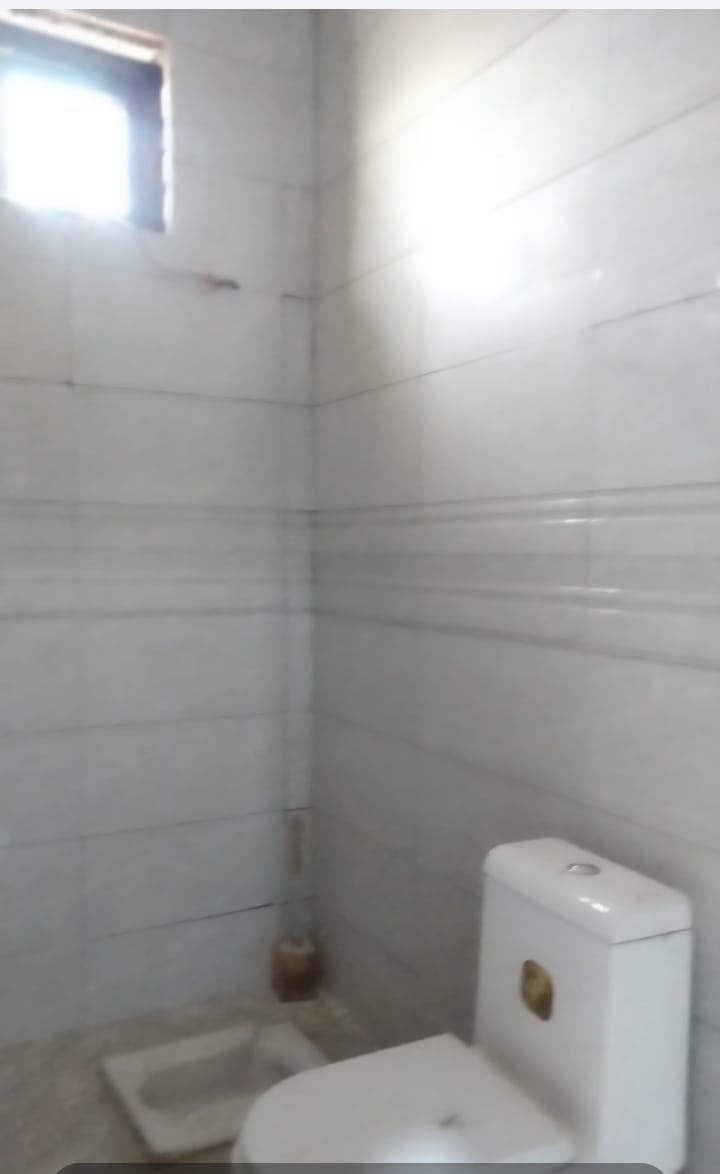 السلام عليكم
دار للبيع مساحة الأرض نص دونم ٣٥ في ٣٥ متر مربع الموقع نجف كوفة شارع معمل السمنت (البراكية ) قرب بانزين خانه العيساوي مقابل القلعه يبعد عن الشارع العام مايقارب ١٢٥ متر المواصفات غرفتين نوم ٤ في ٥ استقبال ٤ في ٦ المطبخ ٤ في ٦ الصاله ٤ في ١١ جلسه ٤ في ٣ مجمع حمامات ٤ في ٣ ونص و مجمع حمامات الضيوف ٤ في ١.٨٠ سم الدرج دائري يحتاج تغليف. صب مسلح درجه اولى كهربائية بواري طابوق جمهوري الأساس صب ٤٠ في ٥٠ ارتفاع عن الأرض واحد متر السياج الخارجي حجر تأسيس الماء حار بارد الطابق الثاني غير كامل يحتاج تقطيع وصب السقف ولبخ وارضية وتأسيس كهرباء السعر ١٧٠ مليون مع المجال 

الاستفسار الاتصال ***********
