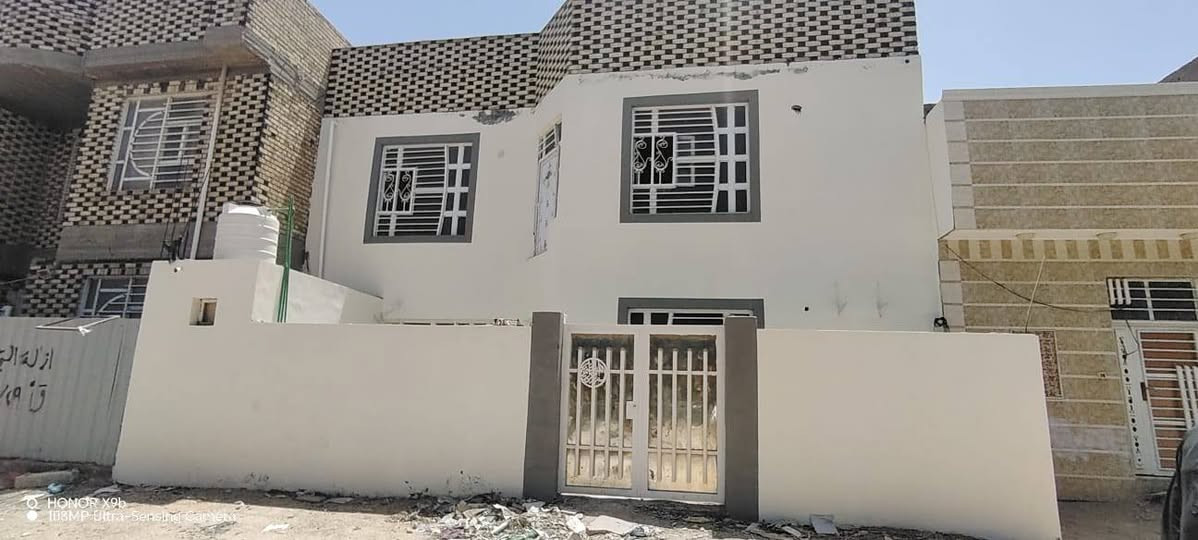 ‏بيت لبيع مساحته ١٠٠ متر بالوفاء مقابل الهندية استقبال وصالتين ومطبخ وأربع غرف نوم سعره ١٤٥ وبيه مجال للاستفسار مكتب بركات ام البنين ***********
‏
