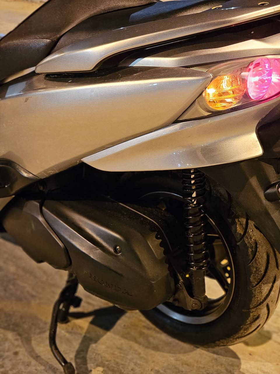 السلام عليكم شباب دراجه للبيع فورزه 010 نضافه كدام عينك و أنضف  من صوره دراجه بيه مكات فقط أسويلك مكاتبه ماشيه 24 بعده جديده و رمبه جايبه أي ستفسار خاص أو عله هاذه رقمي واتساب *********** السعر خاص
