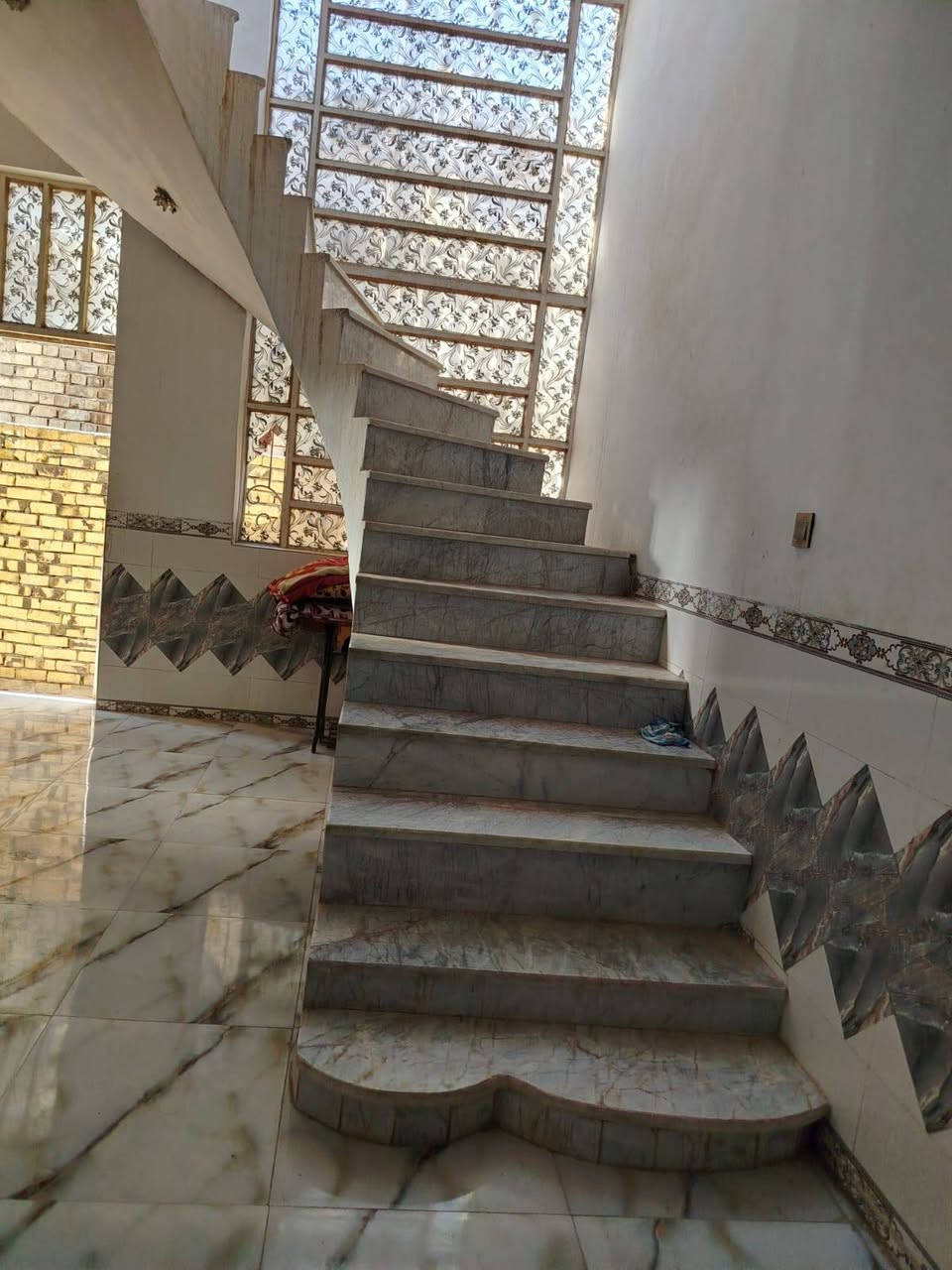 مزرعه مساحه 1500م تحتوي ع بيت مساحه 250م بابل الكفل علئ نهر الفرات طريق ياحسين للاستفسار ***********
