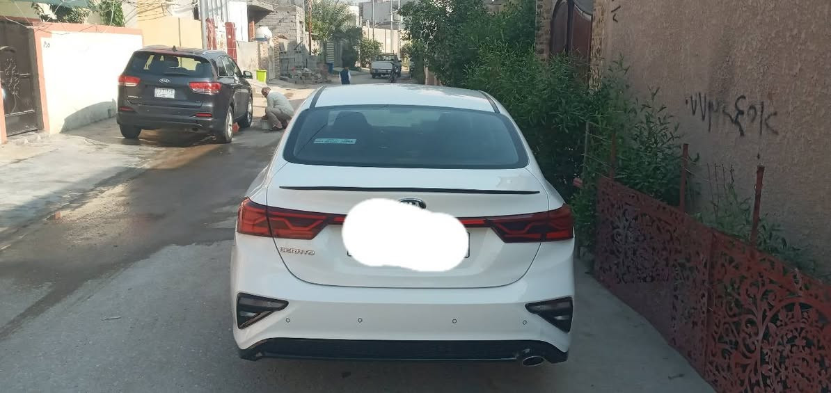 السلام عليكم سيراتو موديل2021  للبيع سيارة فول واحد على واحد بصمة /فتحة/جنطة ذكية/حساسات خلفي امامي/لايت زنون/اشارة بالمري/ترحيب/تشغيل عن بعد/ثلاث أنظمة قيادة/تبريد خلفي وامامي/شاشة/شاشة اعطال/تحكمات جهتين/الكير ATمرغوب/كاميرا دوارة/ السيارة بأسمي رقم بغداد تحويل ثاني يوم/سيارة نظيفة كلش مال بيت على ايدي/ماشية ستينات/السعر ١٧٠ الي حاب يتواصل وياي على هذا الرقم *********** وحياكم الله
