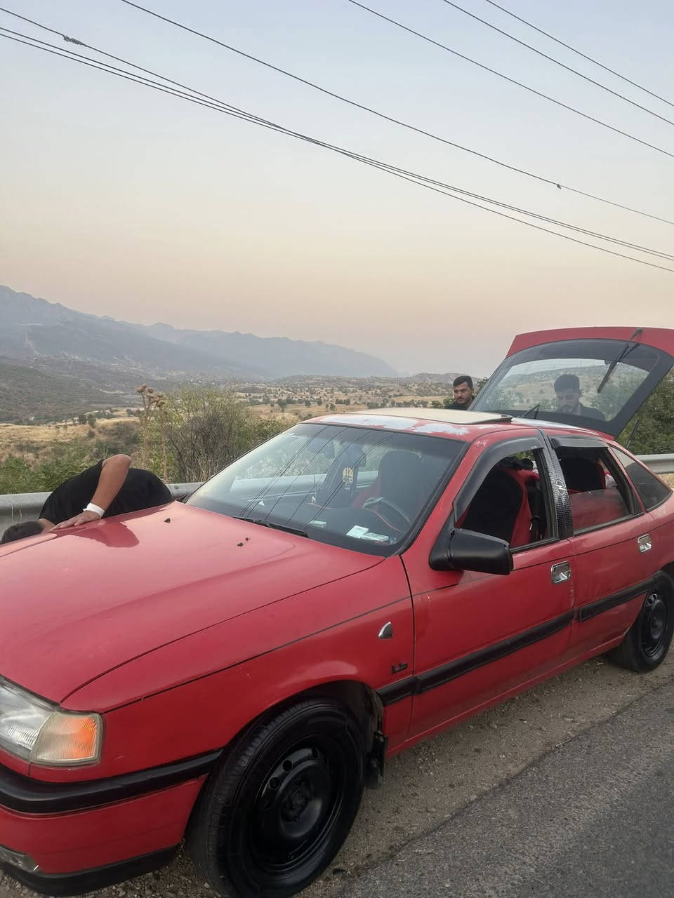 السلام عليكم الرقم انكلزي  هزه جديده سياره بسمي محرك ٢٠ عنواني موصل المجموعه ***********   ***********
