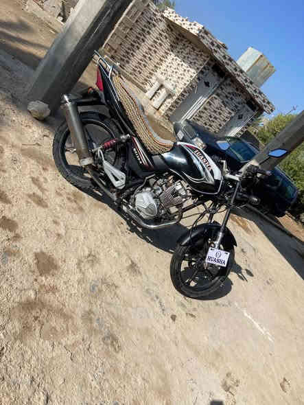 السلام عليكم
دراجه هيوشه للبيع كامل ماناقصه شي كهربائيات كله شغاله محرك صافي ماشاء الله عليه 

موديل 2015
السعر 500وبي مجال

العنوان القائم العبيدي 

للاستفسار***********
