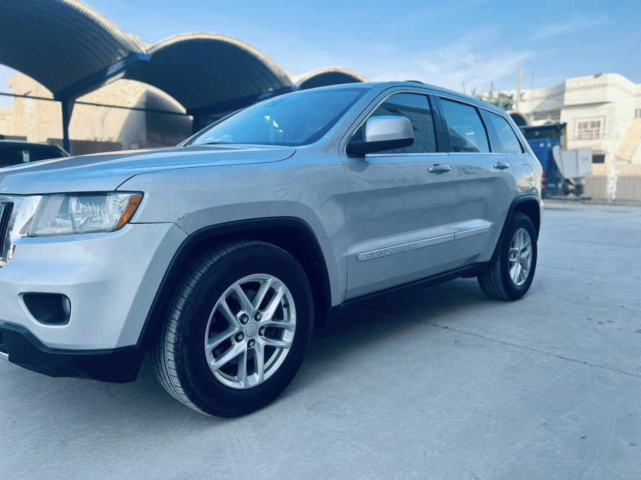 سلام عليكم
جيب لاريدو 2012 كفاله ضربه وصبغ وتبديل وارباكات سليمه بيها رشه جوه قبق البانزين شخط وصبغته والباقي كفاله فول مواصفات vib  محرك كير حداديه جاهزه من كلشي رقم بغداد مشروع وطني تحويل 
اخوان السياره جديده بمعنى الكلمه استخدام شخصي السعر 168 وبيها مجال بسيط العنوان الناصريه مركز للأستفسار اتصل على الرقم ***********
