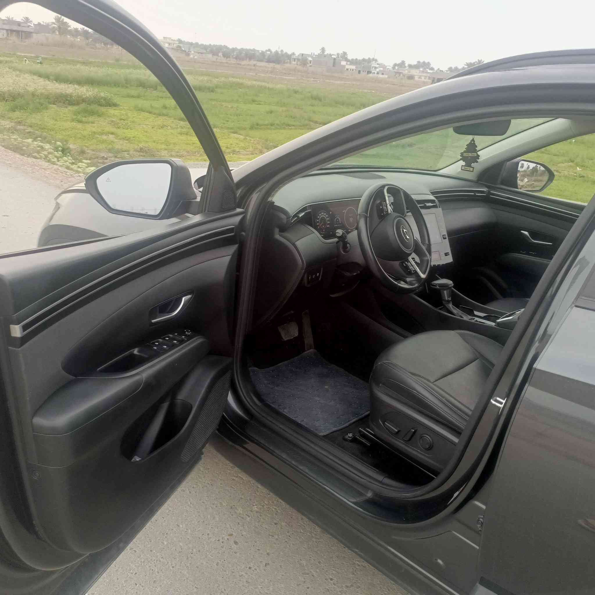 هيونداي توسان  2023
سعة المحرك : 2.5 GDi مع كير 8 نمر
 
وارد امريكي كلين تايتل بدون حادث

اللون الخارجي : ( فيراني
اللون الداخلي :  ( اسود )
قراءة العداد : 37mil

رقم بغداد بسمي هزه جديده

الاضافات

-بصمه تشغيل
-بصمه ابواب
-تشغيل عن بعد
-شاحن واير ليس
-صندوق كهرباء 
-رادار امامي قياده اليه
- نظام مساعدة عدم الانحراف عن الطريق 
-نظام carplay 
- شاشة وسطية كبيره 
- نظام النقطة العمياء ( حساس مرايا جانبيه)
- هاند بريك بصمة 
-اوتو هولد
-نظام توقف تلقائي عند الرجوع
 - كاميرة خلفية بدقة عالية 
 - نوع المقاعد: كهربائي  - تدفئة 
- المصابيح:  زينون - إضاءة ليد- ليزر
- دخول ذكي  

للاستفسار الاتصال على الرقم
‏‪***********‬‏
السعر 220 وبيه مجال
