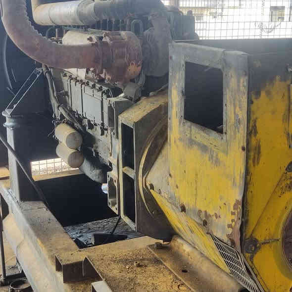 يوجد مولدات للبيع اسكانيا 113 بم 88 توليد 350 عدد 2 ويوجد اشتايرات 12ولف عدد 3
واحد توليد 350 بم كهربائي والثاني توليد 250 بم عادي والثالث توليد 180. شغالات عل حمل ويوجد محرك دي اس 9 فاير يطق

المكان الرمادي حصيبه الشرقيه رقم هاتف ***********
