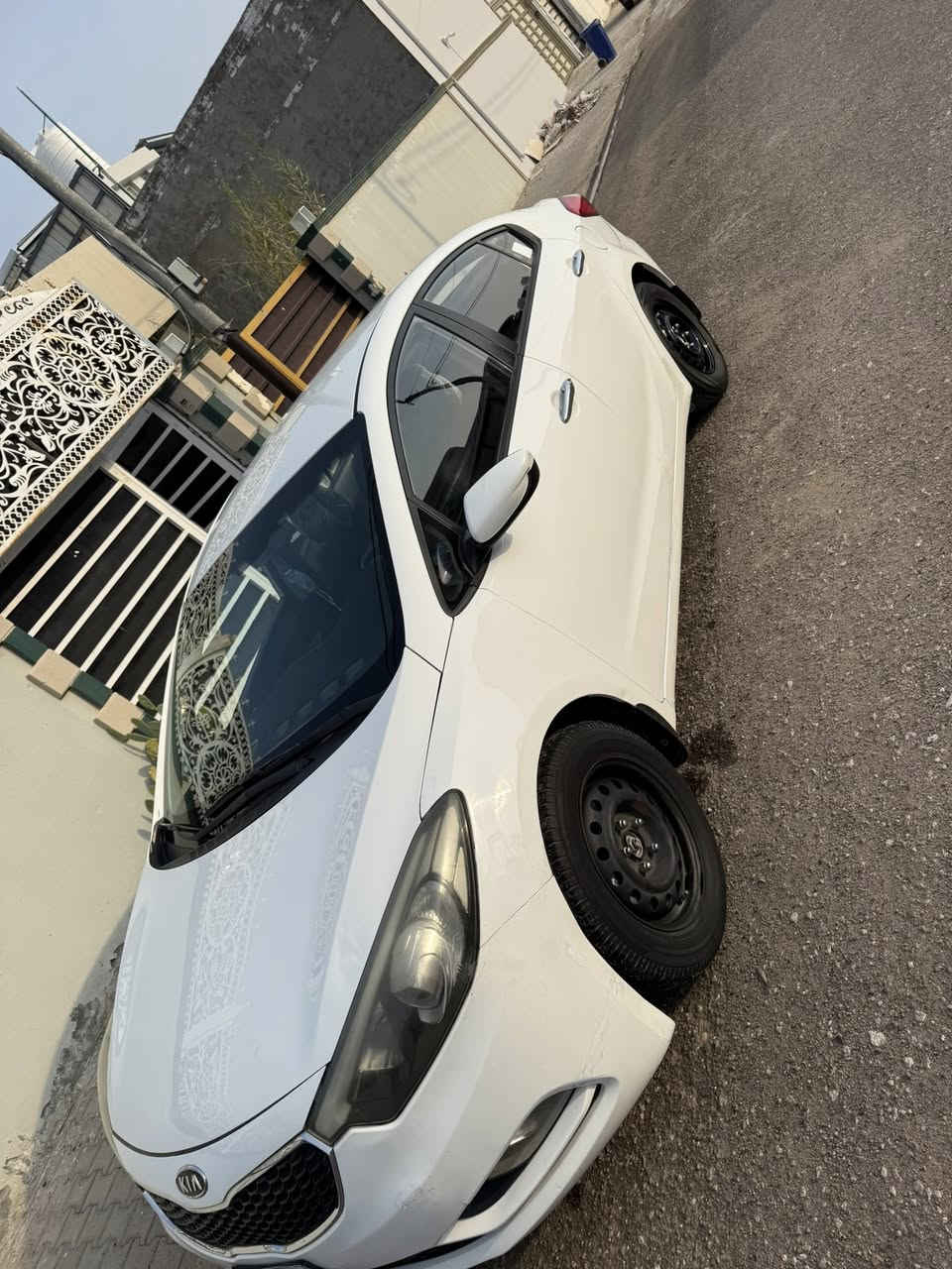 سلام عليكم
سيراتوو مديل14 السياره حلووه ماعايزهة شي
كيرر مكينه حداديه تبريد تخم تايرر جديد 
بيه رش صبغ فوك القبق مال بانزين والباب الوره الصدرر السياره ماعايزه شي 
١٢٠وبيه مجال
***********
