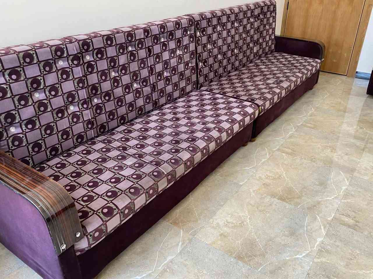 ديووان تزكام درجه اولى حتى ضهره نضيف . 
ابعاده طول 5.90 ويا زاويه 2.60
مقابيله 3.80 
سعره 350 الف


**إذا كنت صاحب هذا الإعلان وتريد حذفه لأي سبب، رجاءا أرسل رسالة إلى الدعم الفني**