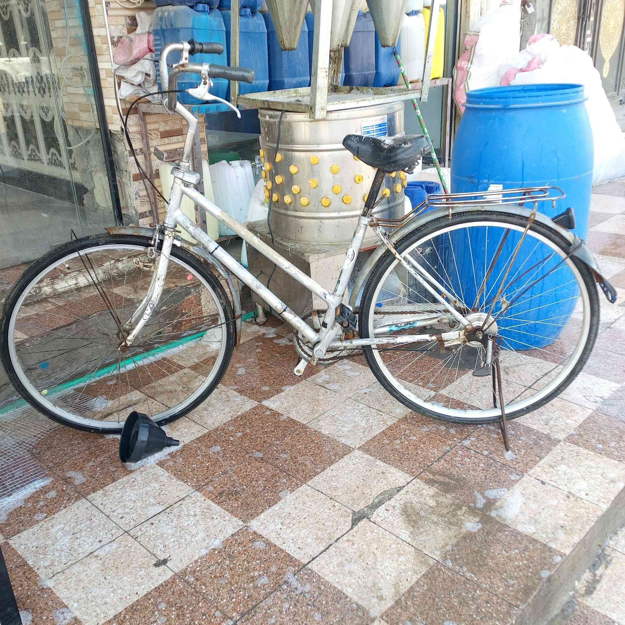 السلام عليكم البايسكل لبيع 27 الحجم باله السعر 55بي مجال لطيبيبن *********** الفلوجه يم حي الرساله يم مجمع عربي
