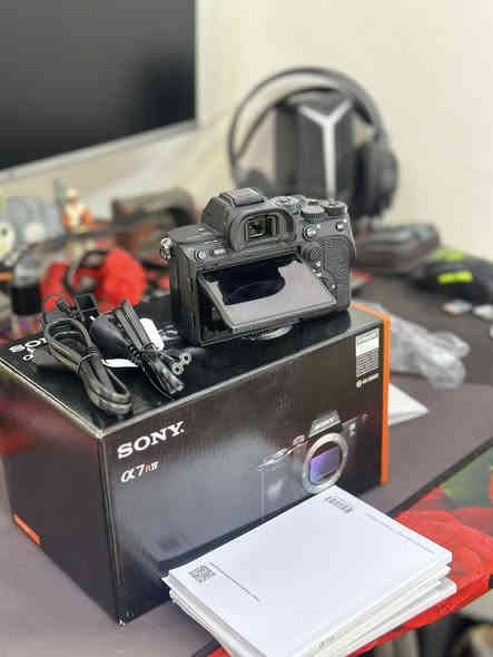 سوني a7R4 بدي فقط مع جميع ملحقاته الاصليه حتى وصل الشراء مال الشركه موجود والكارتون 
نسبه نظافة 99‎%‎ استخدام شخصي 
السعر مليون و 750 قفل قفل ملاحظه عن الحلال والحرام الكاميرا مفتوحه وسبب الفتح مثل ماموضح بلصوره امامكم الشراي يجي للبيت تفحص اشوف شغلها وكلشي اله تاخذها ونطيك ضمان بيها 
***********
بابل - القاسم
