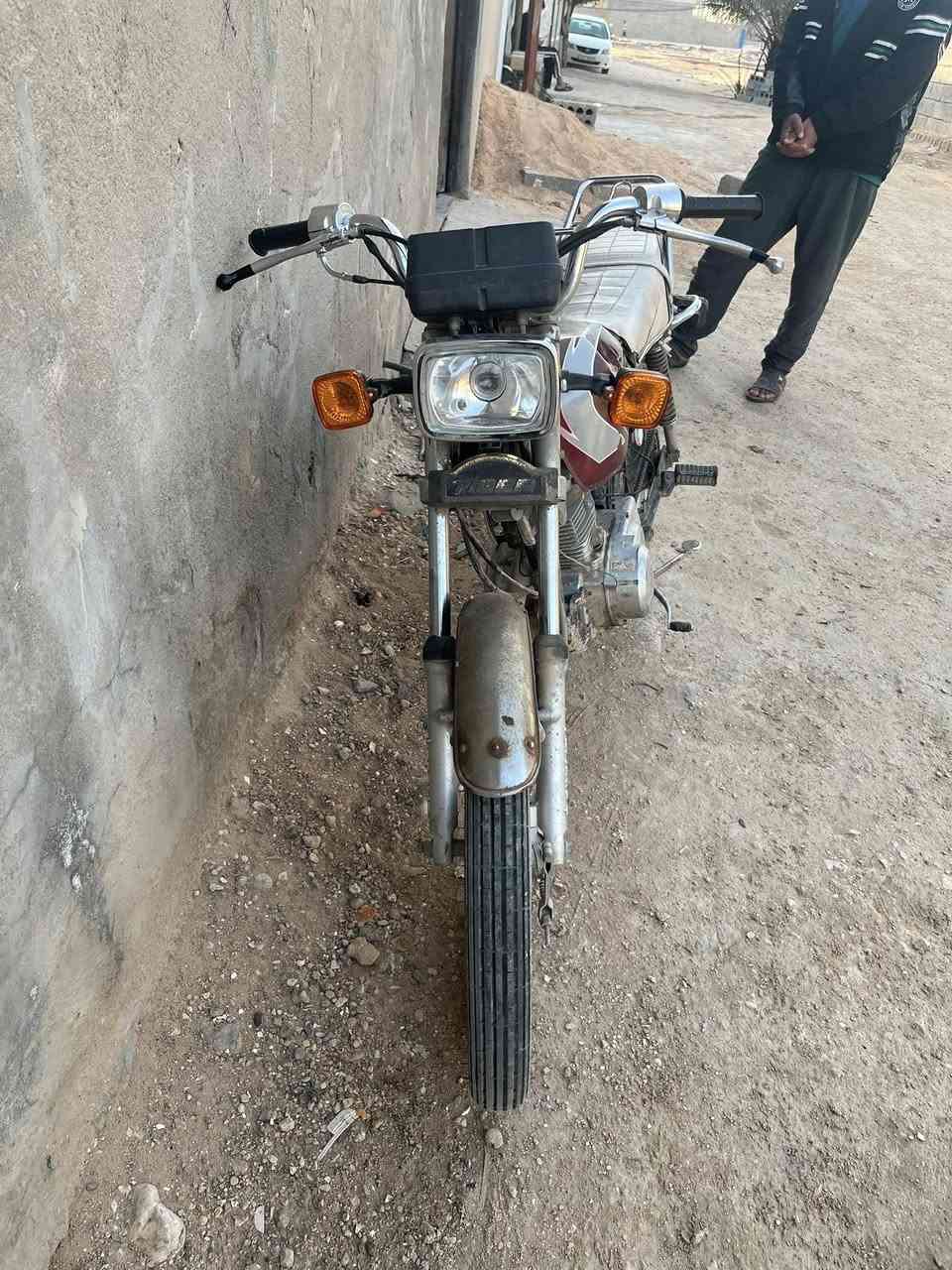 السلام عليكم دراجه أربع كير للبيع أوراق سكنر بيه خيط بخار السعر 300الف وبيه  ***********المكان قرب صيطرت البراهيم
