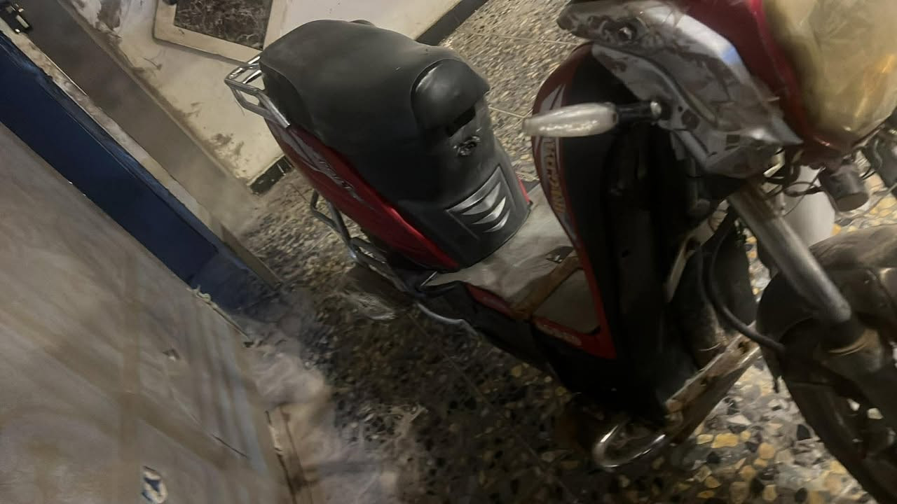 للبيع بس مشكله بالعقل يكولون ضارب مو أكيد  ***********رايده 250 وبي مجال بسيطه مكاني فلوجه بطاريات ولي ع فحص
