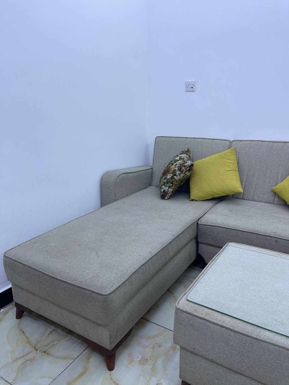 للبيع تخم زاوية
✔️ من مزاج سنتر ✔️ يحتوي على مخزن ✔️ بحالة جيدة جدا ويحتاج فقط غسل

📍 الموقع: بغداد - الطوبجي

🚚 لا يوجد توصيل، الاستلام من الموقع

للاستفسار يرجى التواصل على الخاص أو الاتصال.

***********
