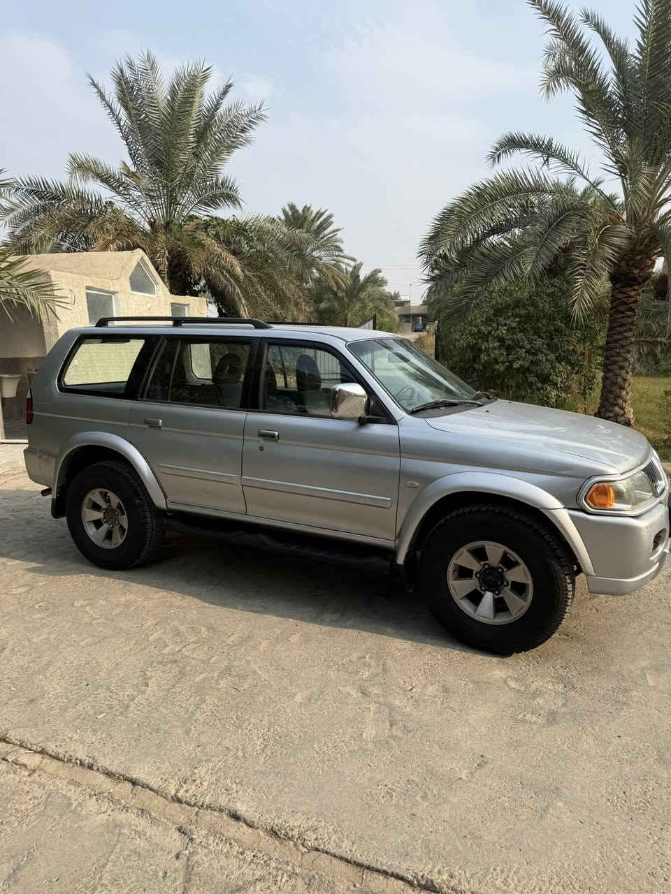 سلام عليكم للبيع متسيبوشي ناتيفا 2007 خليجي رقم بغداد بأسمي سنويه وهزه جدد مكينة وكير جدد مكفولات فور ويل شغال حداديه وتخم تاير ياباني جديد مكفوله من ضربه بيها 3قطع صبغ رش فقط اثر جراد وشخوط  سعر 95$ مكان بغداد الزعفرانية ***********
