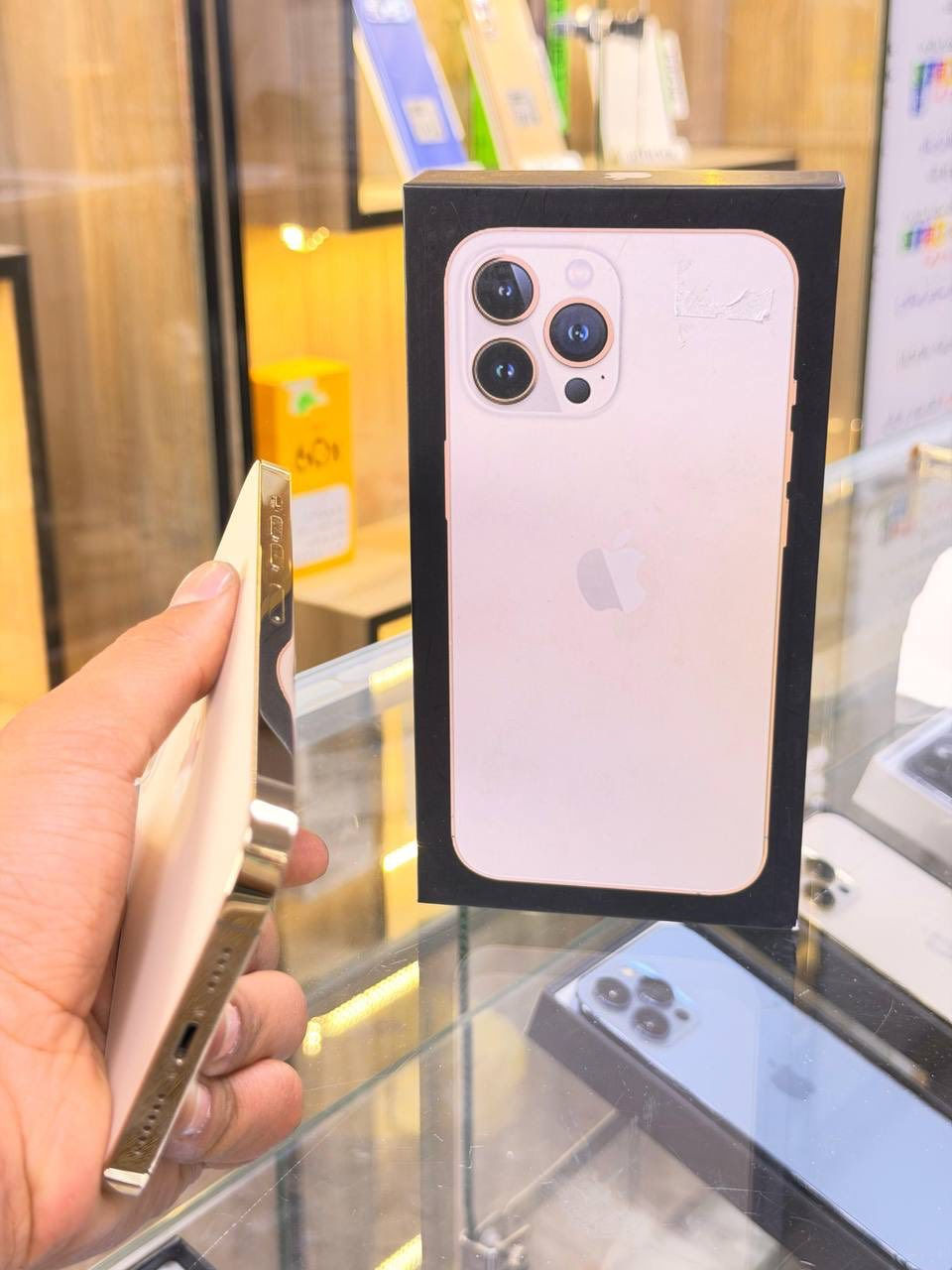 🔥🔥اقوه عرض 🔥🔥
ايفون 13بروماكس    لون مميز ذهبي لحلو  ذاكره 256 بطاريه90🔋 نموذج M كارتون 
 ممبدل بي شي مع ضمان 5 ايام  نضافه 100‎%‎ زلغ ما بي يخبل وتر بروف كامل ملحقاته الجهاز نضافه كانما فاتحه من الكارتونه بلحاسبه كله نورمال  
متوفر خدمة توصيل بشروط اوليه جميع محافظات العراق 🇮🇶 
مكاني  كربلاء تحت جسر باب طويريج منفذ ابو حيدر للمبايل
☎️*********** 
سعر 740 الف
