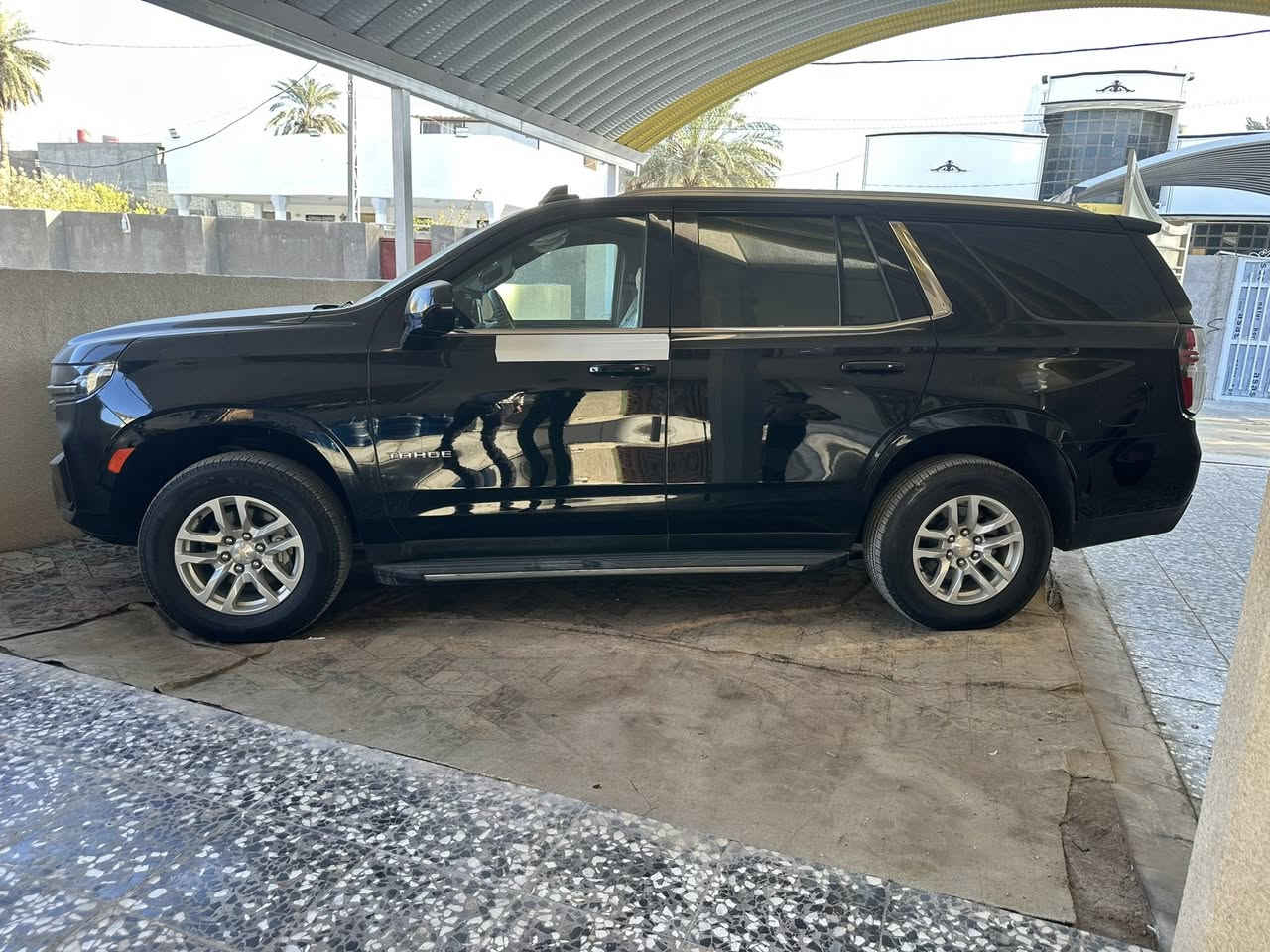 تاهو 2023LS بأسمي كفاله عامه زيرو ماشيه 5 ألف و290 كيلو سعر 550 وبيها مجال بيع سريع ***********
