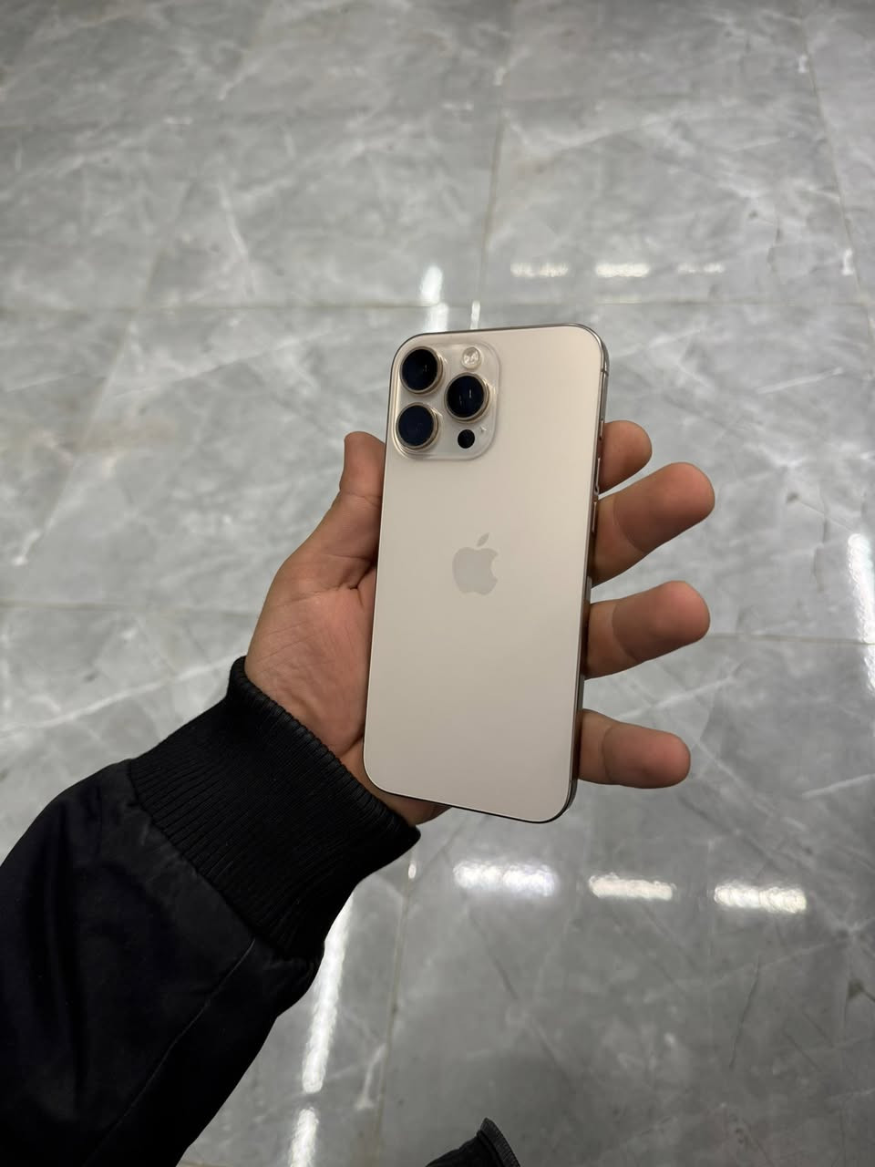 ايفون 16 برو ماكس 
دبل سيم ZA
ذاكرة 256
بطاريه 91
نموذج m
نضافه 100
بي شخطه ناعمه عنوان موصل سعرو 1150
***********
