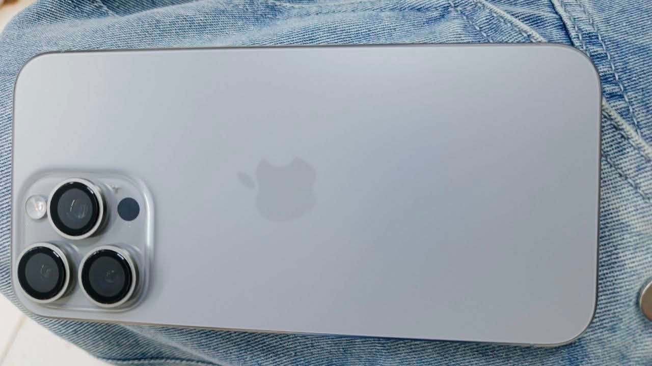  iPhone 15 Pro Max | للبيع
الموديل: iPhone 15 Pro Max
 اللون: تيتانيوم رصاصي (Natural Titanium)
 نسبة البطارية: 97% 🔋
 النظافة: الجهاز بحالة الوكالة (أخو الجديد)، نظيف جداً وخالي من أي عيوب أو شخط، استخدام حشيم.
 الملحقات: الجهاز يجي مع الكرتونة الأصلية فقط.
📞 للتواصل والاستفسار:
الرجاء التواصل للجادين فقط عبر الرقم (اتصال أو واتساب):
***********
