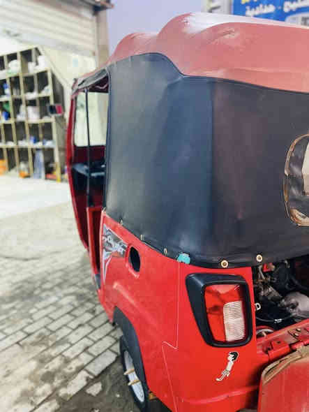 السلام عليكم تكتك بياجو للبيع مديل 21 طالعه ب24 كفاله كير ومكينه وبيهه ضربه خفيفه كدام سنويه والرقم باقي بس استلام العنوان البصره  التنومه الكباسي ***********
