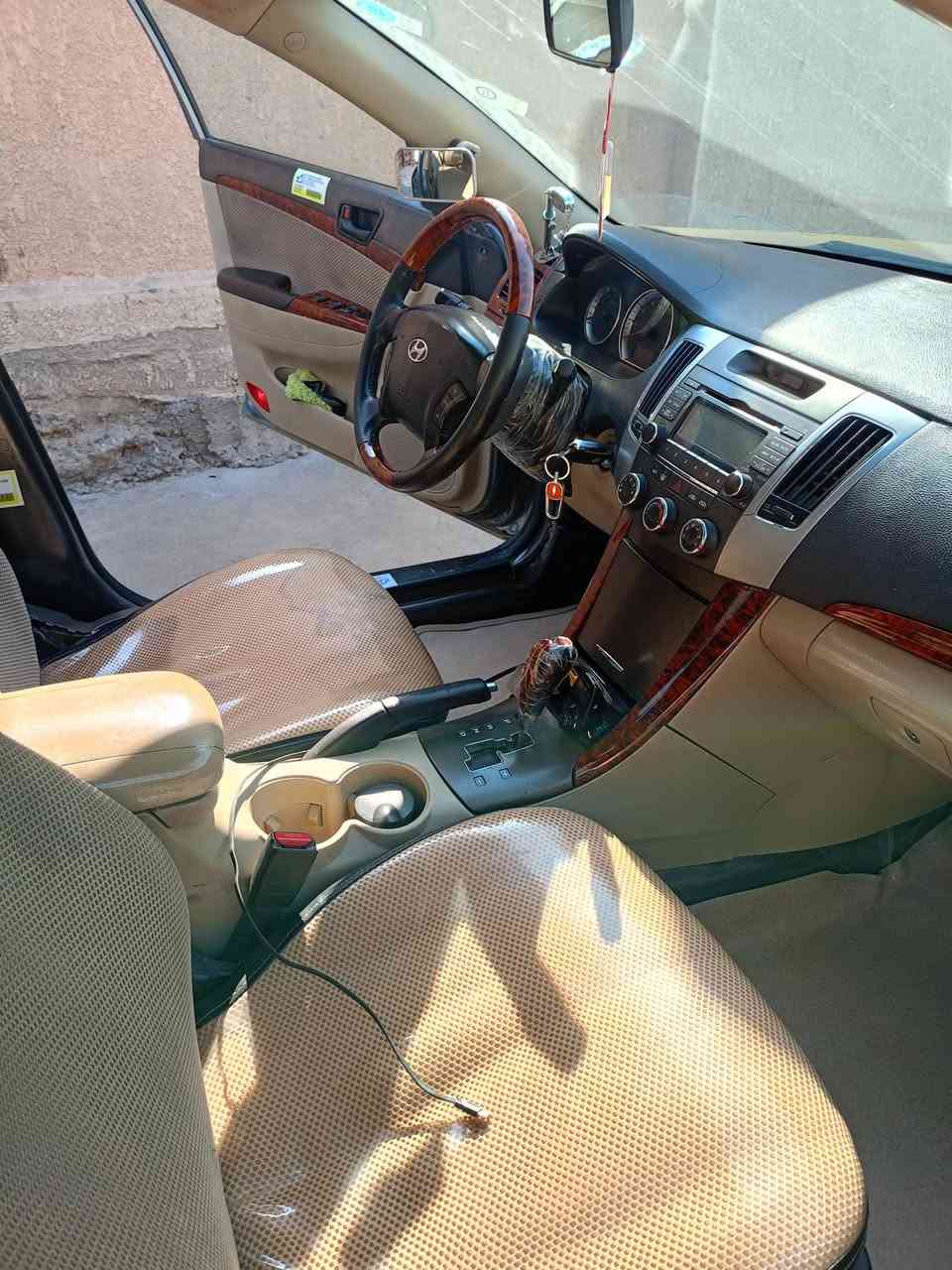 سوناتا 2009 للبيع
سيارة مكفولة عدا الباب اللي بصف السايق 
مكينة 2400 
السيارة وارد امريكي 
مكانها واسط قضاء الصويرة
***********
