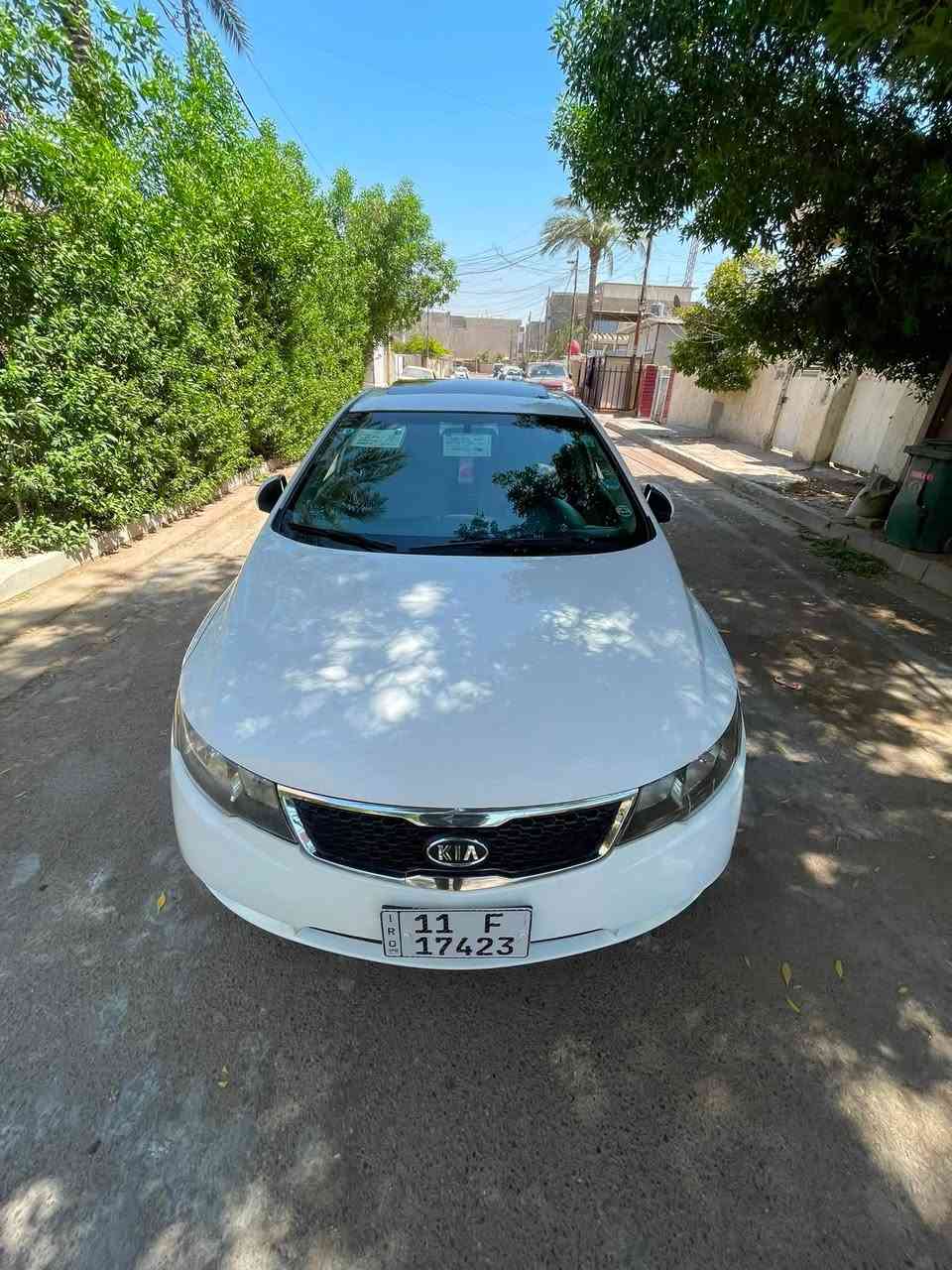 سلام عليكم سيراتو موديل 2013 خليجي شركه العامه مكفوله كفاله عامه من الصبغ بيه بارد مكانين بصيطات كير محرك خير من الله فول موصفات عده البصمه داخل ستيراد ابيض تخم تاير جديد صدره جديد سياره جهزه وجديده بمعنه الكلمه مكاني بغداد الدوره عارضه 112 وبيه مجال رقمي ***********
