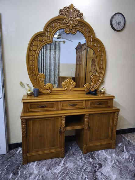 السلام عليكم غرفه صاج اخشاب عراقي
جديده لوك السعر 2مليون وبها مجال 
الرقم ***********  تكريت الشهامه
