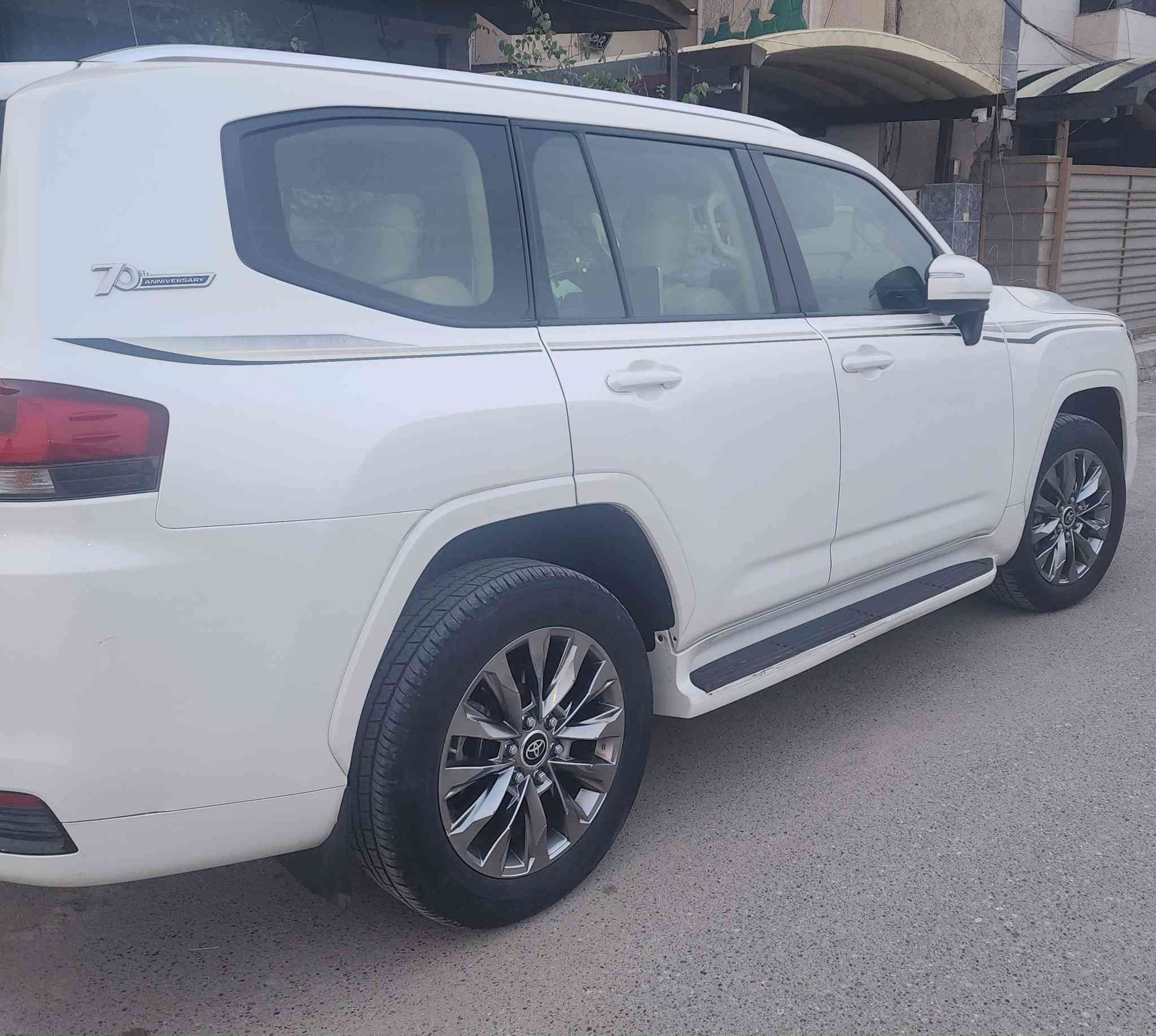 السلام عليكم
لاندكروز 2022 ساز ماشية 84 مواصفات السيارة معروفة كاميرا خلفية وجنطة كهرباء واتو هولد وتحديد مسار وغيرها سعر السيارة 65000 دولار وبيها مجال للاستفسار الاتصال على الرقم *********** مكان السيارة بغداد
