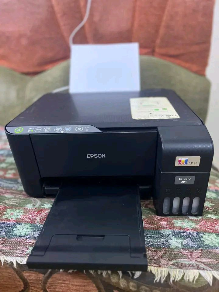 السلام عليكم 
طابعه ايبسون حقن خارجي وايفاي 2810 او 3250نضافه عاليه الطابعه مستخدم بلخارج نضيفه وشغاله وطباعه من الهاتف والحاسوب واسكنر واستنساخ ملون واسود وابيض الطابعه سعرها 130 الف عنوان موصل ***********
