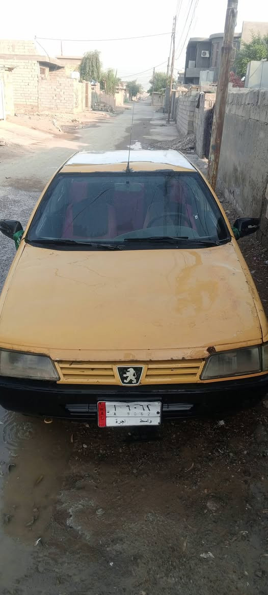 السلام عليكم بيجو روا موديل 8 سياره شغاله عوزهه  تجفيت سياره خير من الله كاعده حلوه  راعيهه موجود يحول يمي كاعد السعر 15 وبيهه مجال الطيبين وإذا أكو مراوس هم يرهم راعيهه ماكو أو ميت اشعندك نزل المكان بغداد *********** مكينه كورله كير وتماتيك
