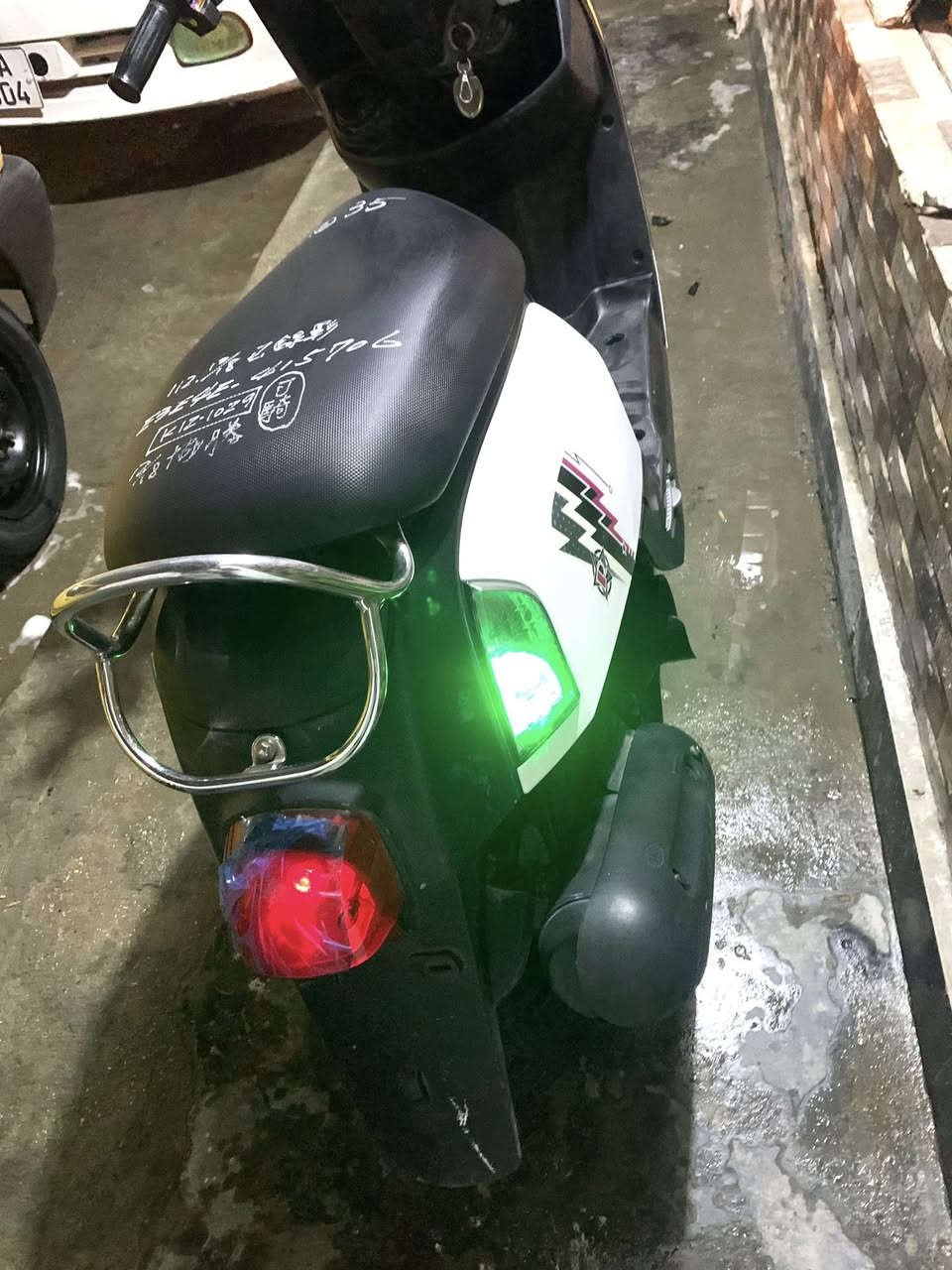 سلام عليكم دراجه ماكس بوليسي للبيع مال رمبه مكفوله كفاله عامه اوراق منفيز السعر 700 او بيه مجال مكان بغداد النعيريه رقم ***********
