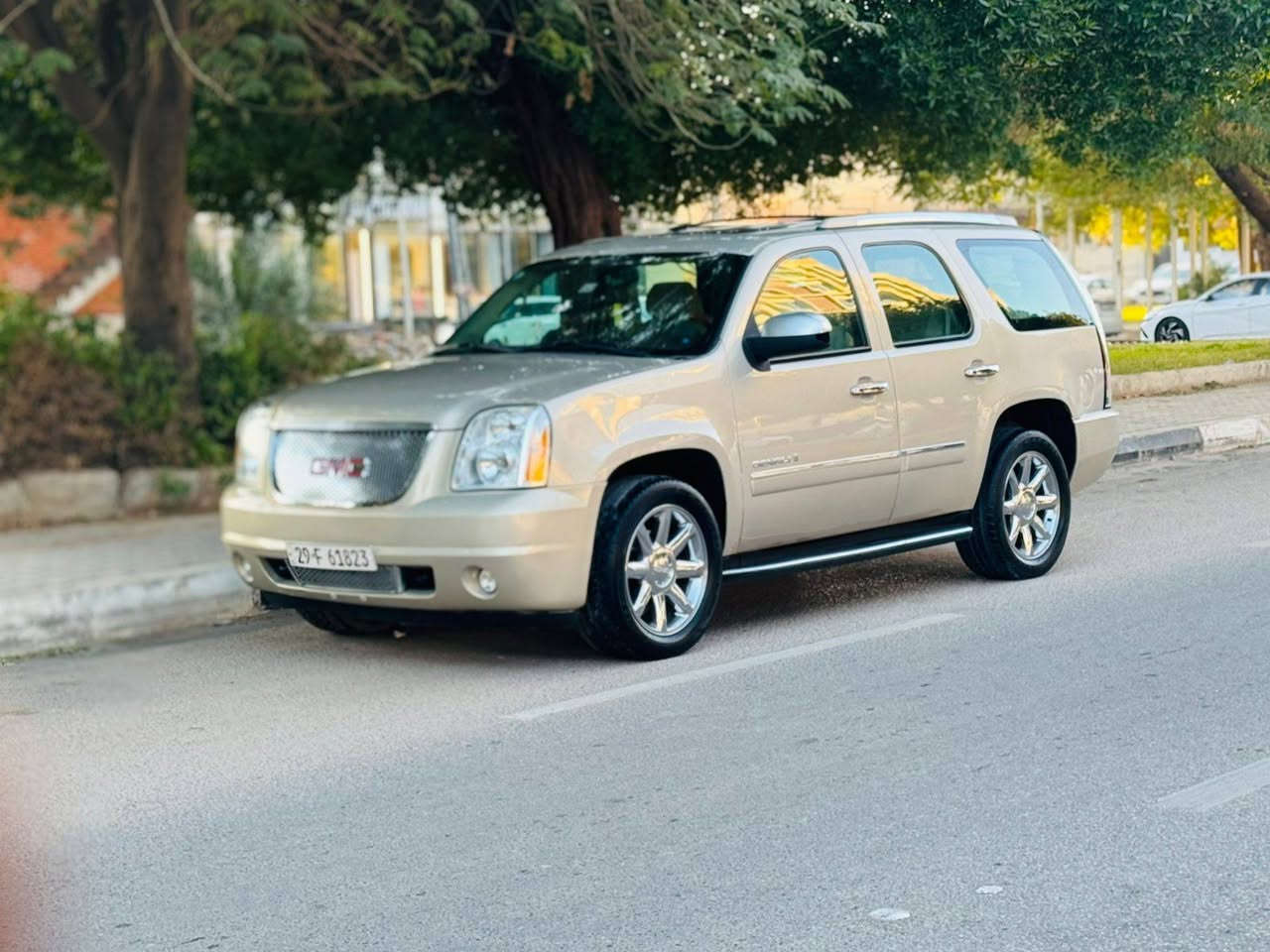 سلام عليكم للبيع تاهو موديل 2009 خليجيه سياره فول مواصفات كير مكينه حداديه تخم تاير تبريد تتفاء جديد جهاز من كل شي مكفولة من الضربه بيه صبغ قطعتين فقط السعر 180 بيه مجال عنوان كربلاء *********** كربلاء, العراق
