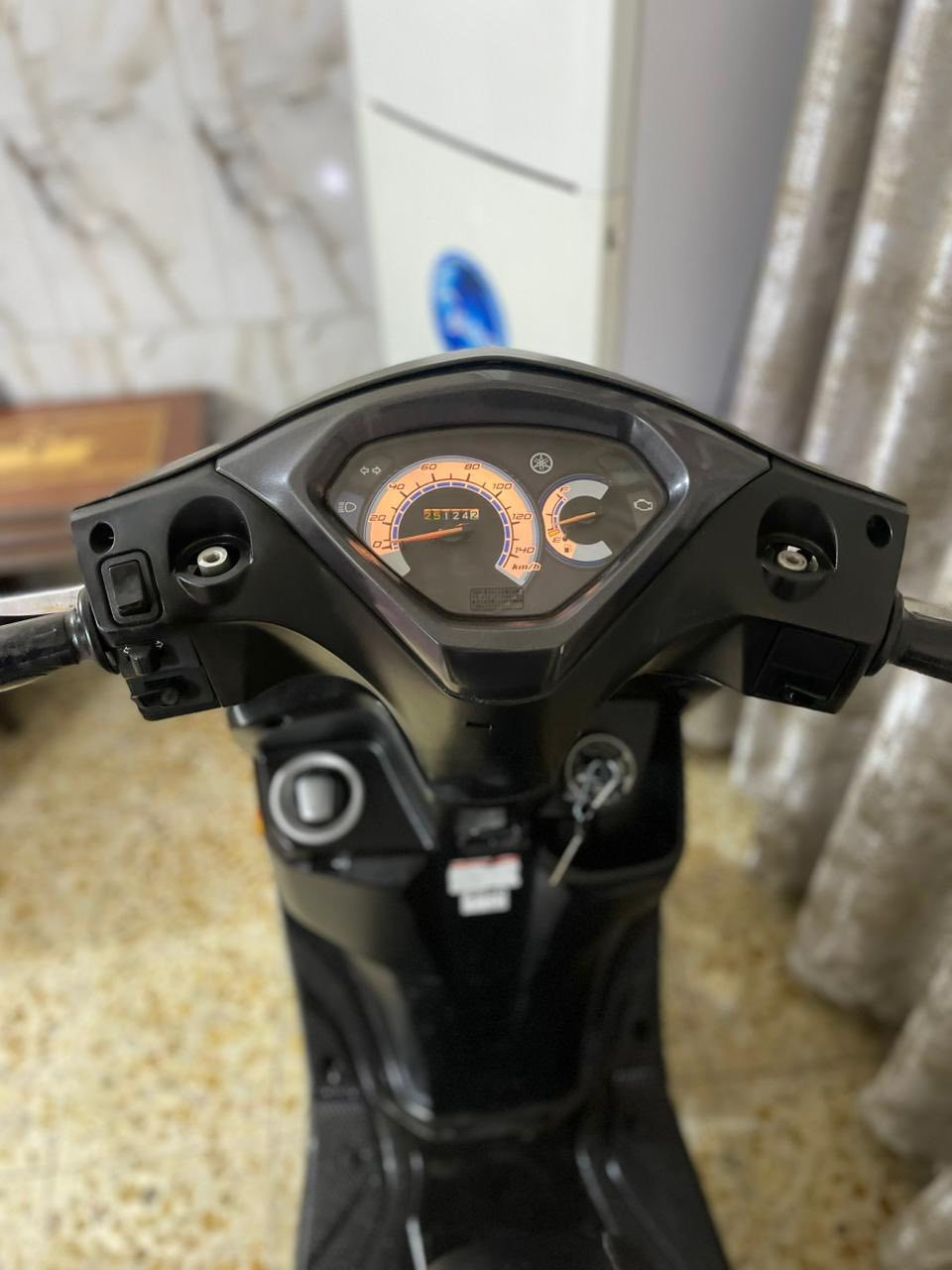 السلام_عليكم  دراجه وكاله  ياباني ياباني ماشيه 25 مابيها اي نقص مكفوله من تاير لتاير مري اصلي ومنفيس
اكزز Z حديث ياباني 🇯🇵  لون مميز زيتوني 
اكيو اقتصادي بصرف البانزين استان كهربائي 
دبل سويج 
كفاله عامه من كلشي شرط الضمان 💯 
العنوان بغداد ***********
