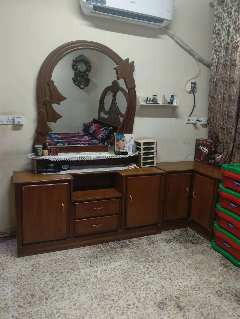 غرفة صاج عراقي احطاطه قاطين 6 ابواب خشب ثقيل السعر 750 وبيه مجال بسيط اتصال علا الرقم /***********/***********/ مكان فلوجه
