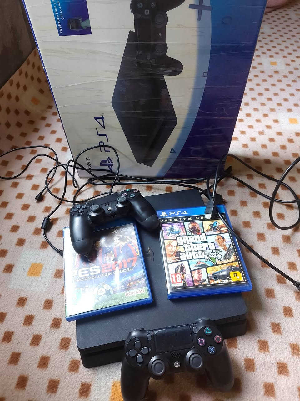 سلام عليكم بلي 4سلم اون ألاين جديد الله شاهد حته مامستخدمه بعده بلكارتونه ويا قرصGTA وبيس17 وكيبلات اصلية  اشتريته بلمشايه وضامه مشغله بس 4 مرات تجي تاخذه من باب البيت ***********   225 الديوانيه قضاءسنيه
