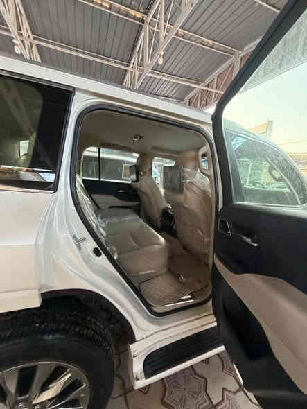 لاندكروز 2022 فئة (VX) رقم مميز بغداد  (12100بغداد) سيارة واحد ع واحد معروف المواصفات Vx 
سيارة كفالة عامة من كلشي ماشيه 42 الف 
مكاني نجف 
سعرها 690 ورقه. 
للاتصال ***********
