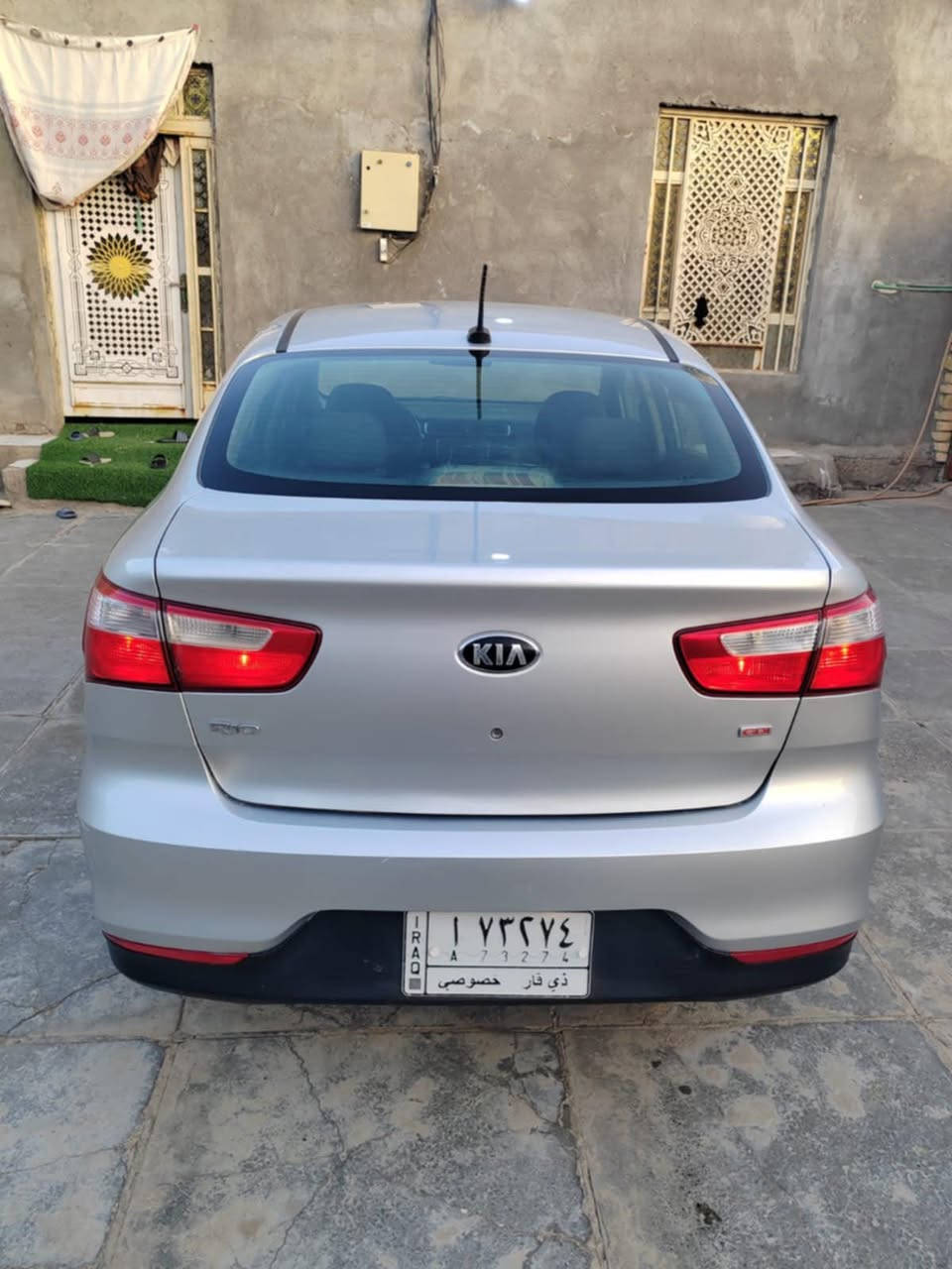 السلام عليكم 
(((كير عادي )))
ب80 وبيه مجال بسيط 
كيا ريو للبيع
موديل 2016
وارد امريكي 
حادثها فقط الدعاميات
وبيه صبغ
 شبر بالباب وشبر بالهلال الخلفي 
مكاني الناصريه مركز 
***********
